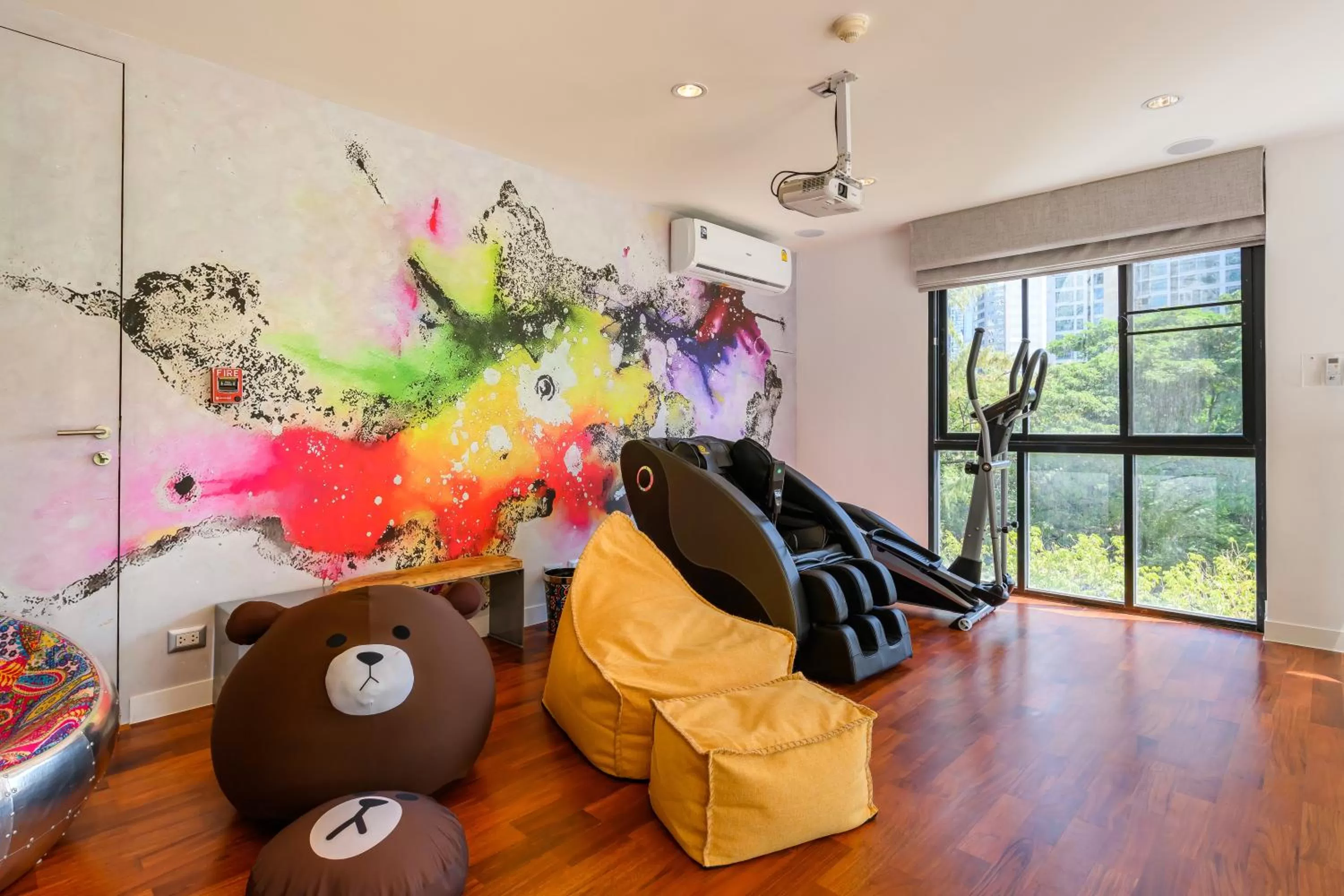 Living room in Benviar Tonson Residence