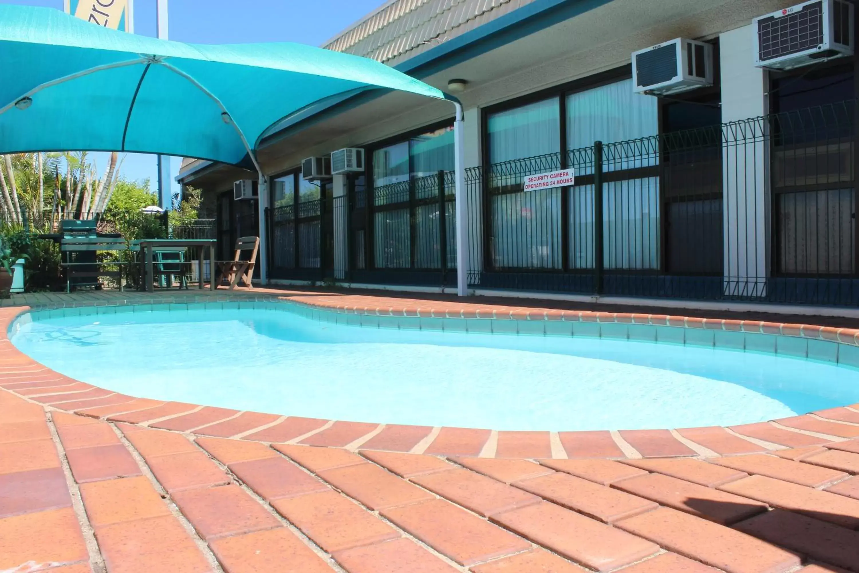 Swimming pool in Y Motels Rockhampton Swimming pool in Y Motels Rockhampton