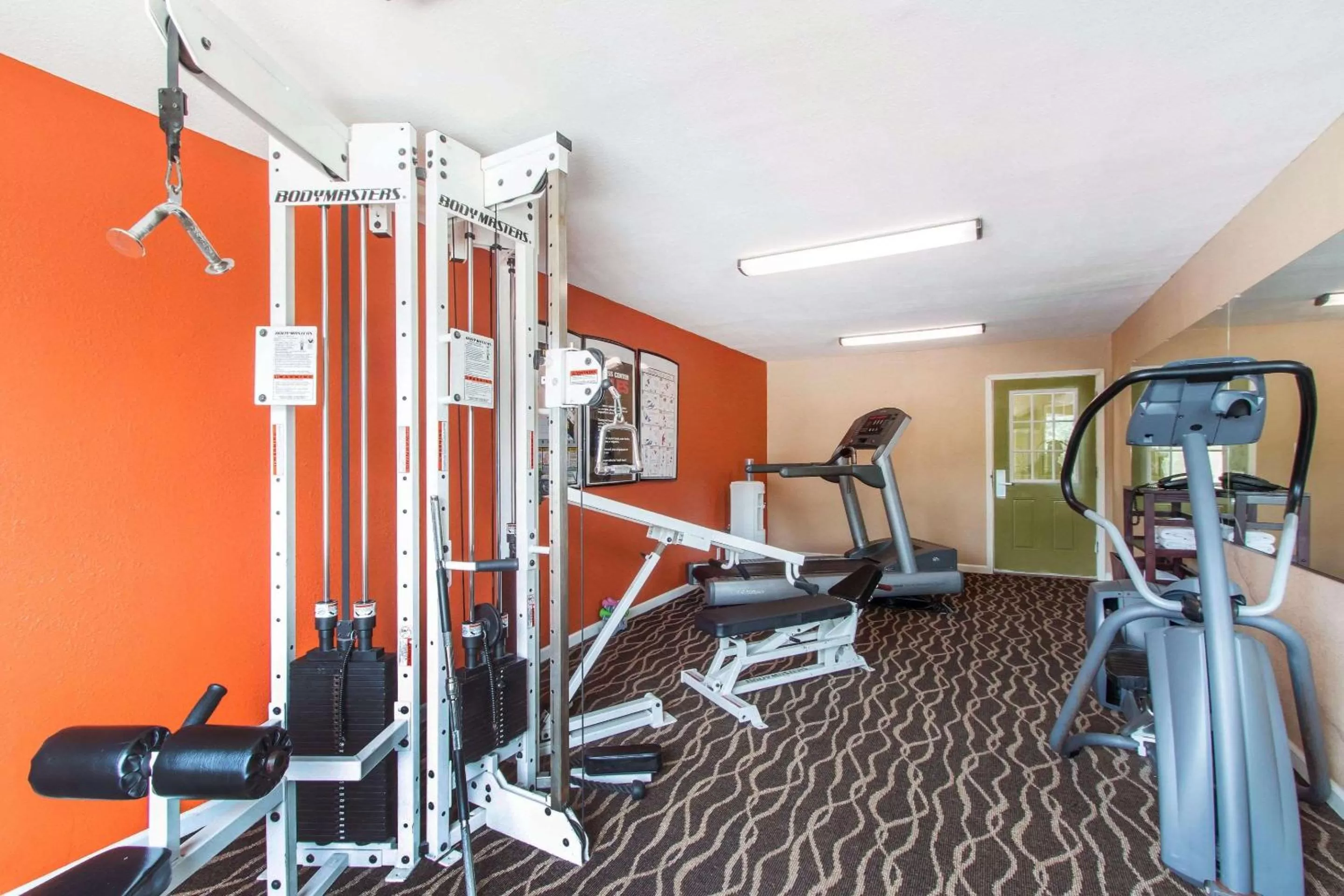 Fitness centre/facilities in Quality Inn & Suites I-35 near Frost Bank Center