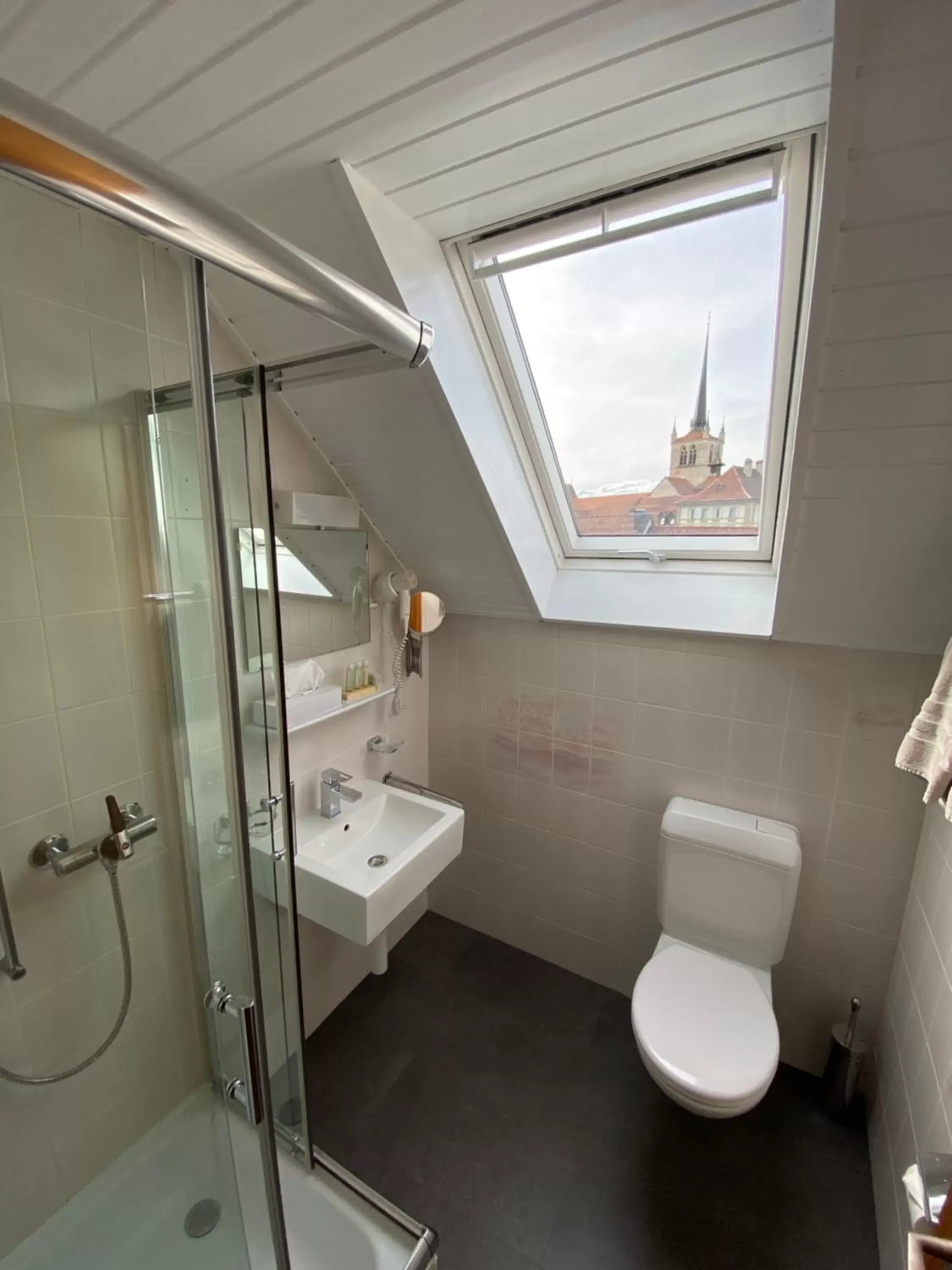 Bathroom in Hôtel la Suite