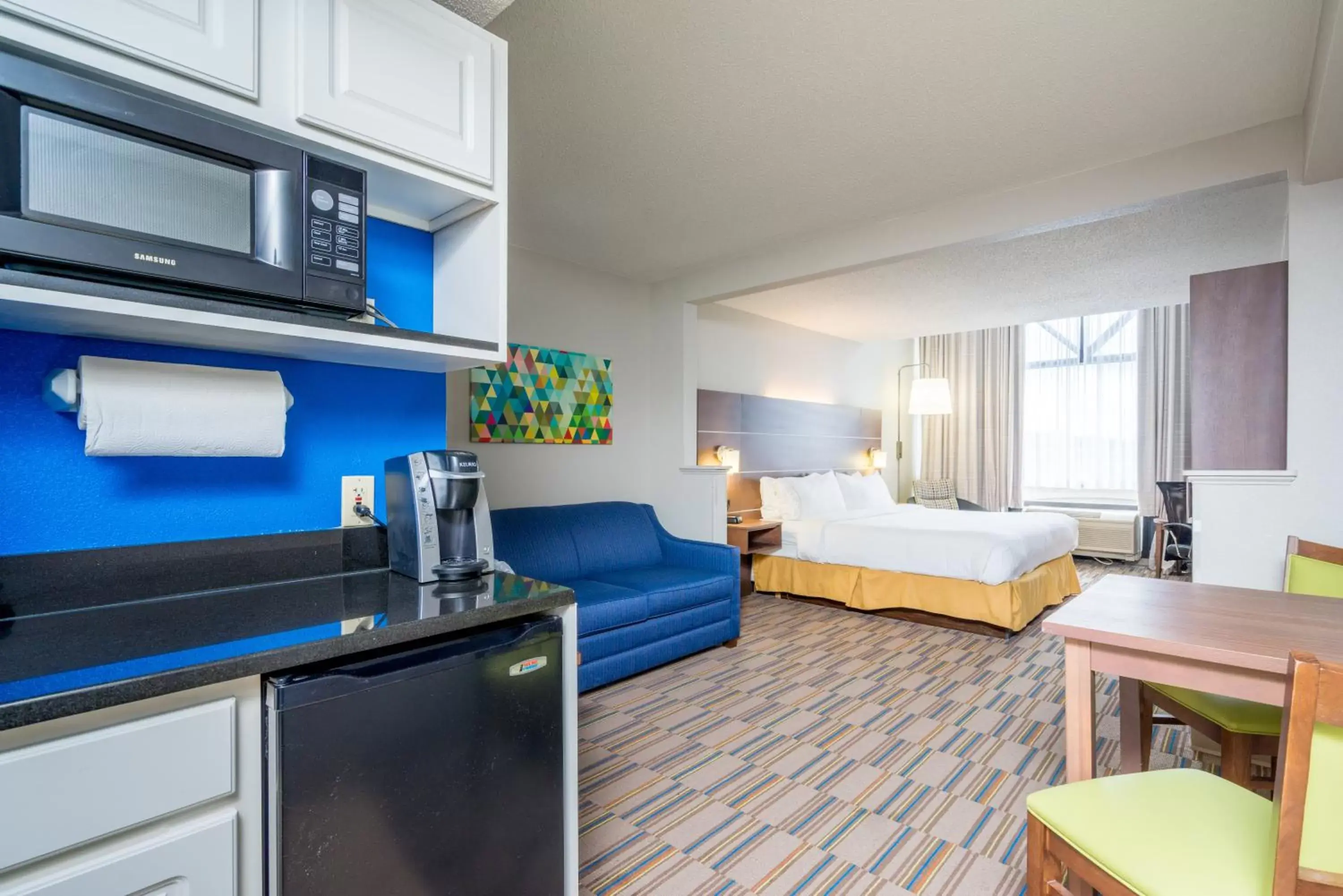 King Suite - Disability Access in Holiday Inn Express and Suites Quakertown - Allentown Area by IHG King Suite - Disability Access in Holiday Inn Express and Suites Quakertown - Allentown Area by IHG