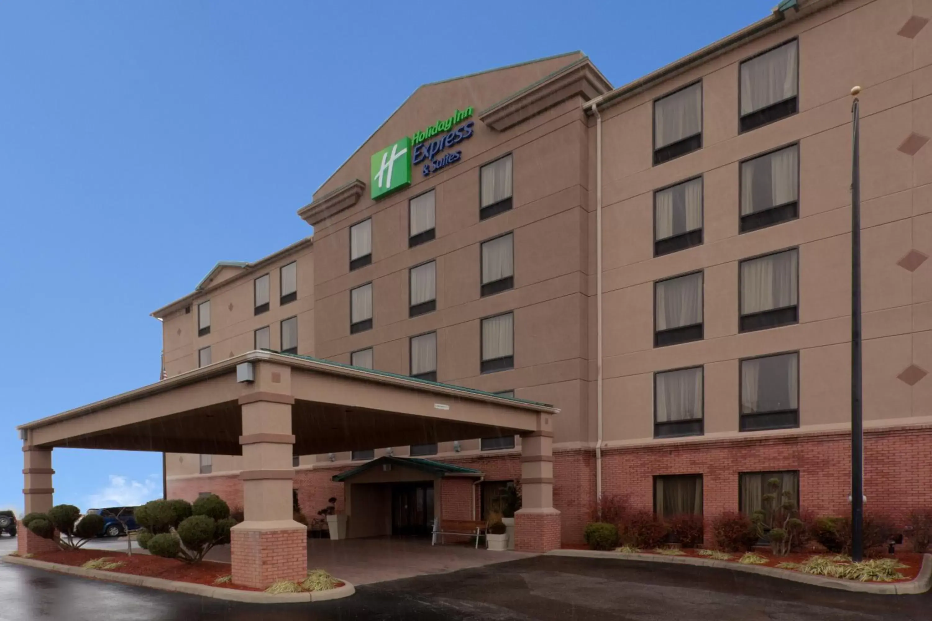 Property Building in Holiday Inn Express Hotel & Suites Charleston-Southridge, an IHG Hotel