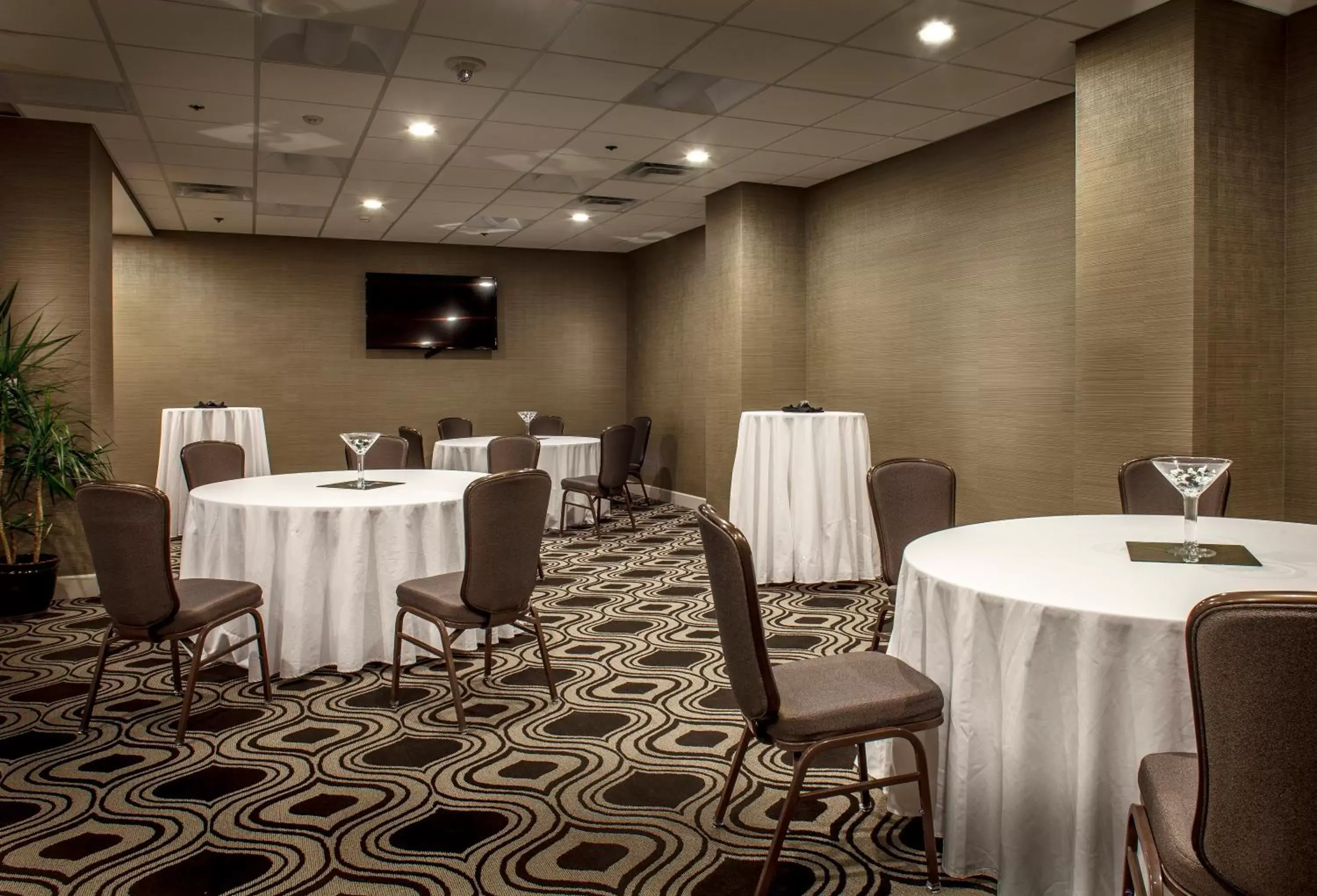 Meeting/conference room in Crowne Plaza Phoenix Airport - PHX, an IHG Hotel