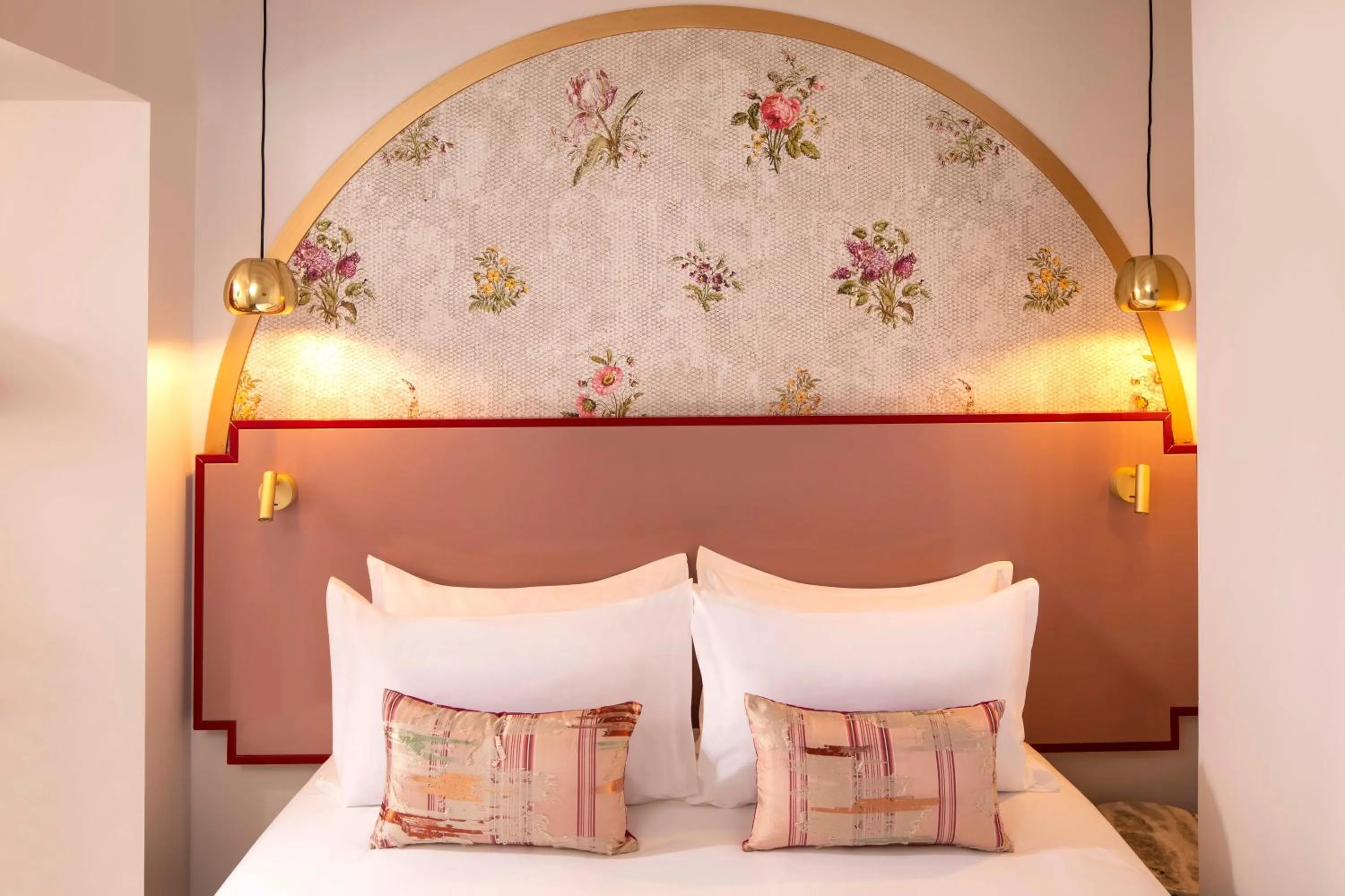 Bed in Hotel des Deux-Iles - Notre-Dame