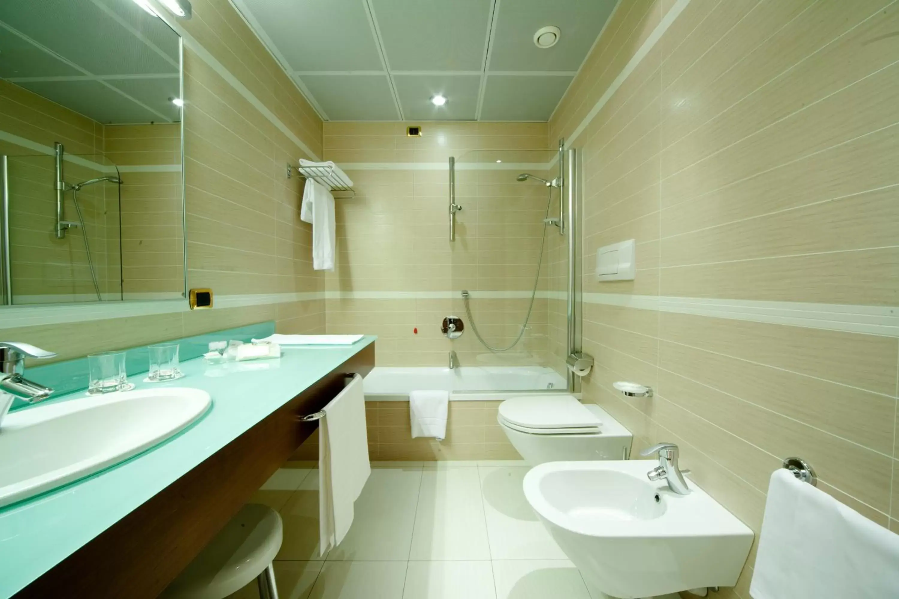 Superior Double or Twin Room in QC Room Milano Porta Romana Superior Double or Twin Room in QC Room Milano Porta Romana