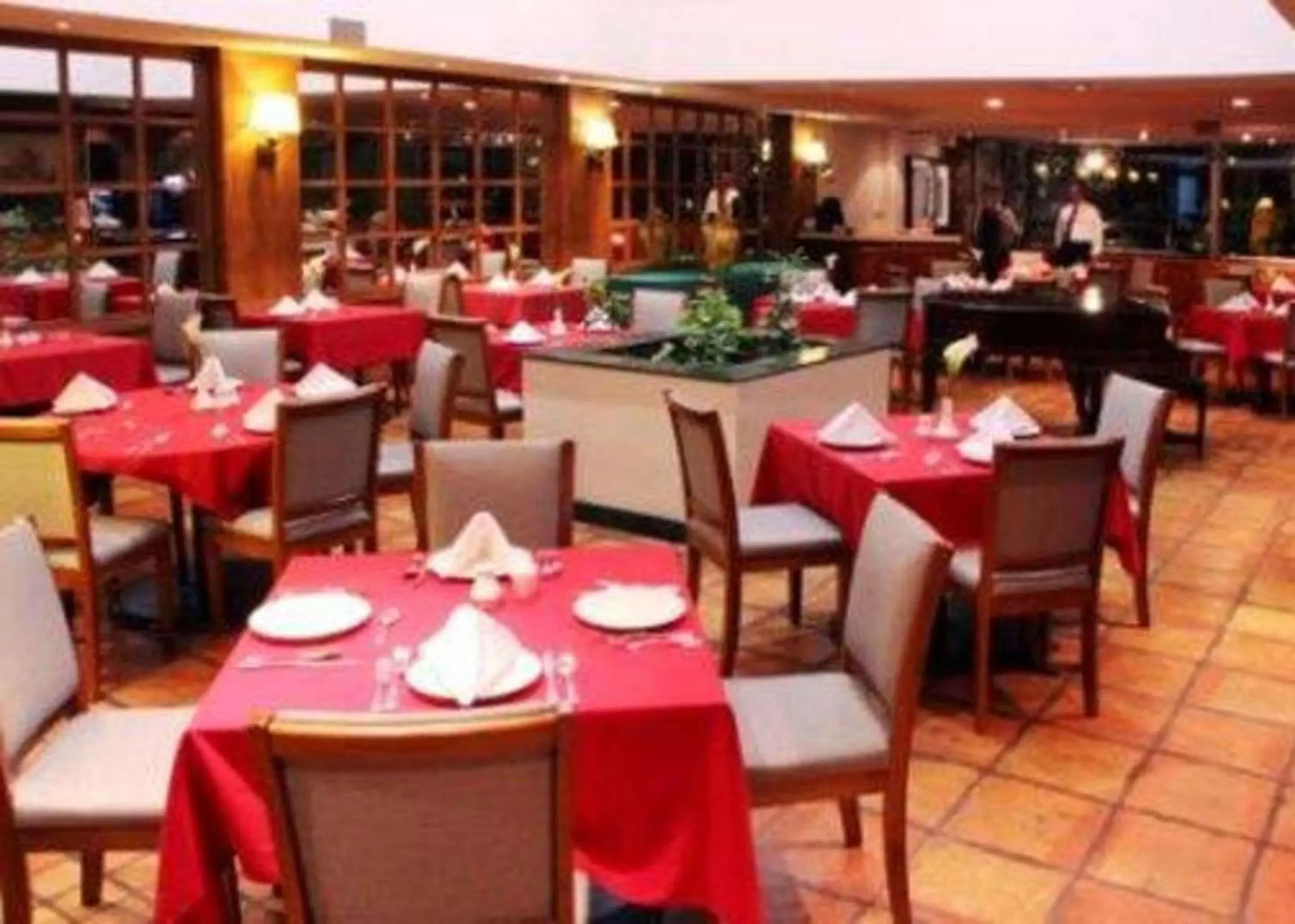 Restaurant/Places to Eat in Quality Inn & Suites Saltillo Eurotel