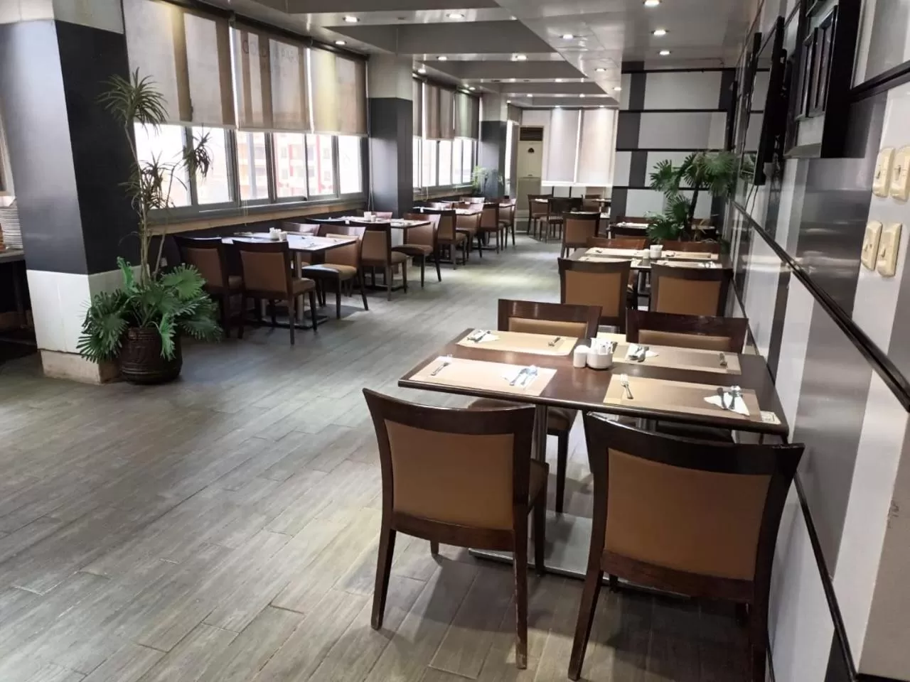 Restaurant/places to eat in Golden Park Hotel Cairo, Heliopolis