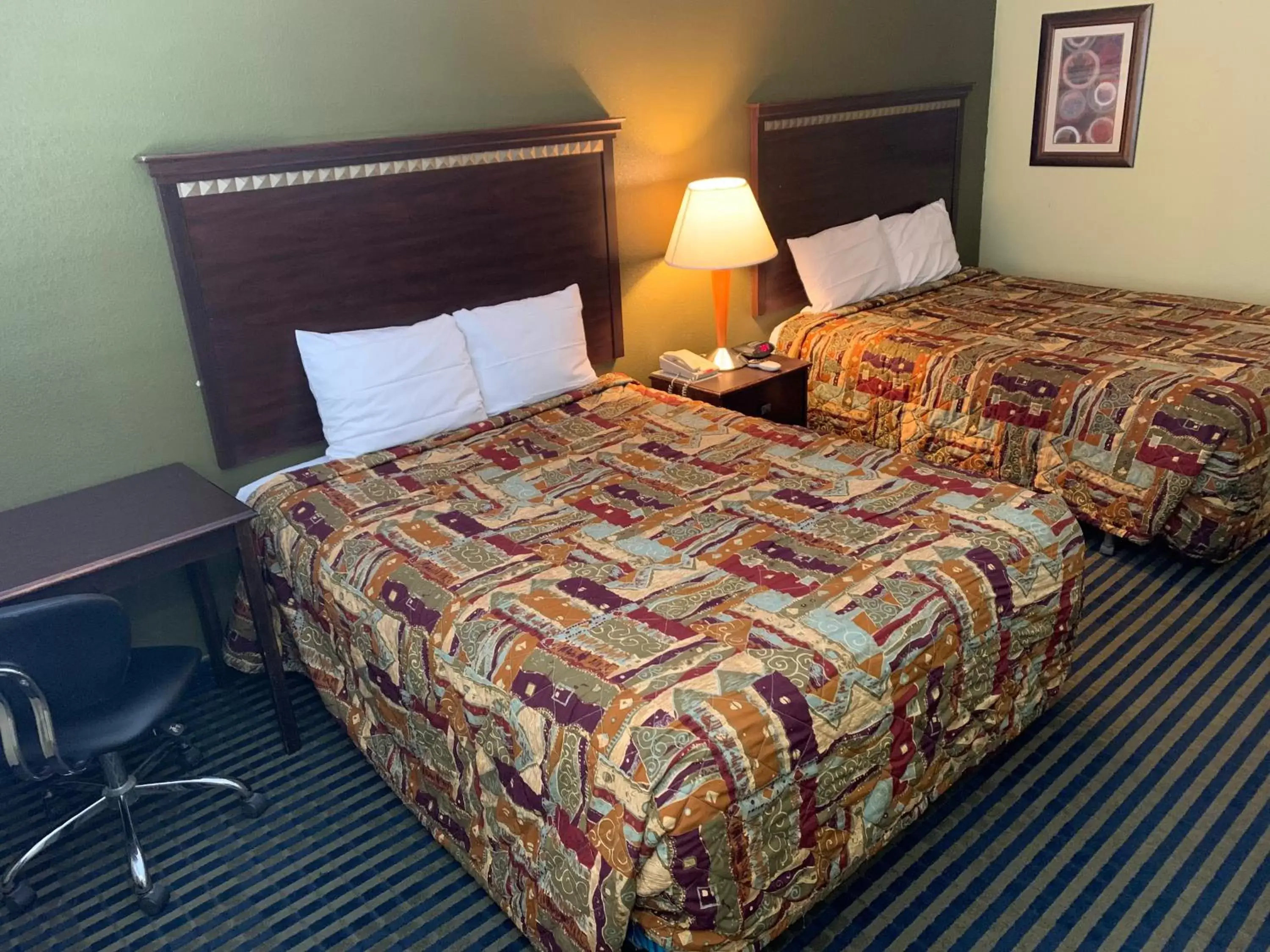 Bedroom, Bed in Travelodge by Wyndham Odessa