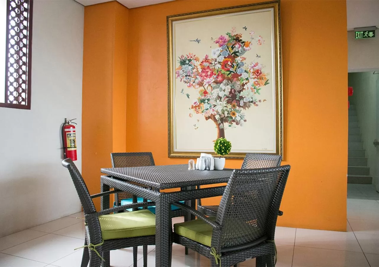 Restaurant/places to eat in Alicia Apartelle