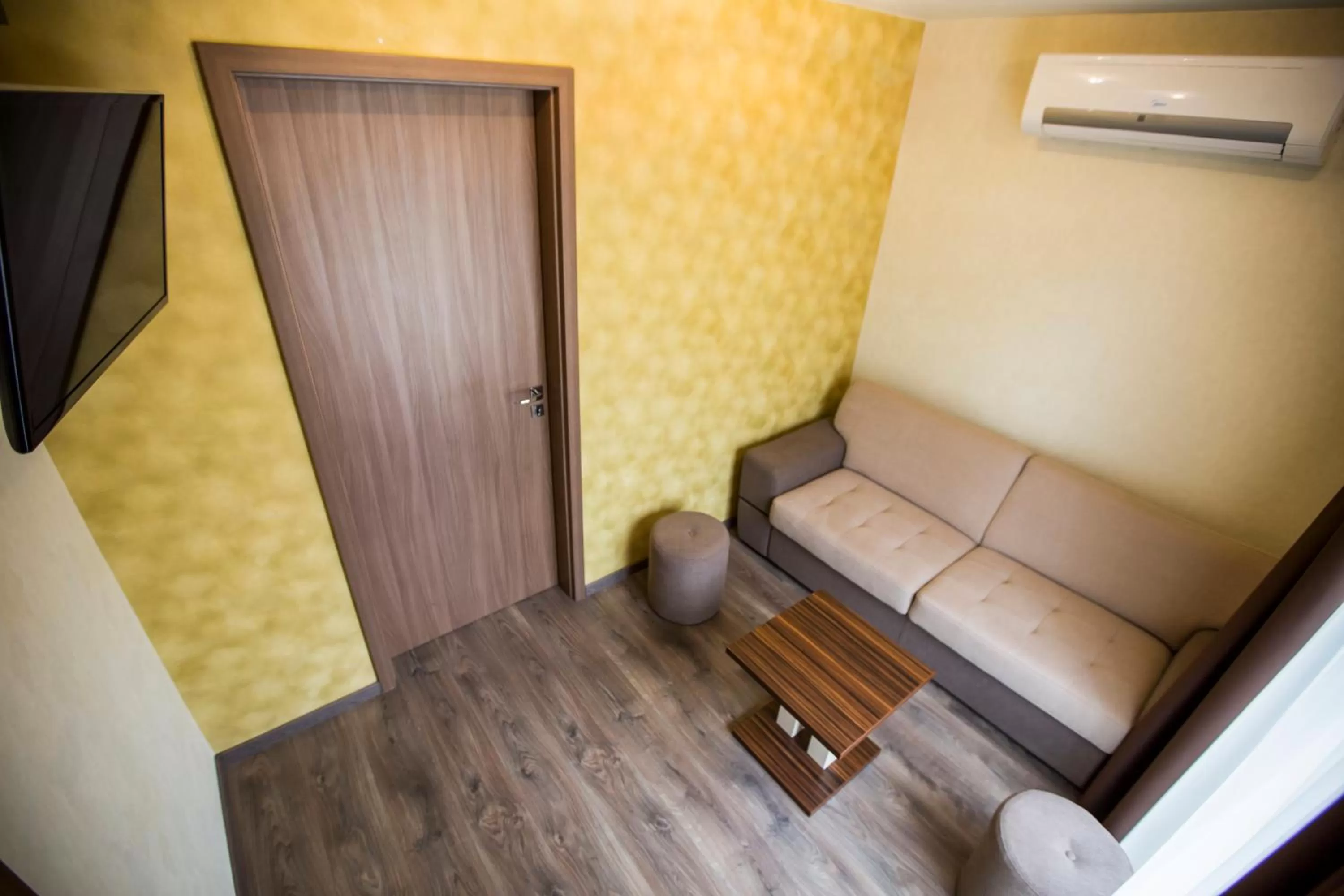 Pole Position Beach Hotel