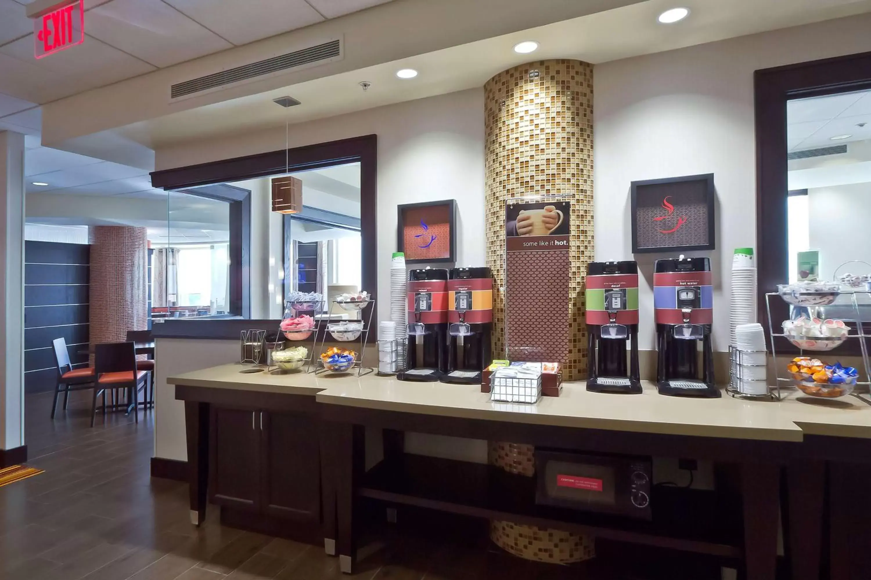 Dining area in Hampton Inn & Suites Columbus-Downtown, Ohio