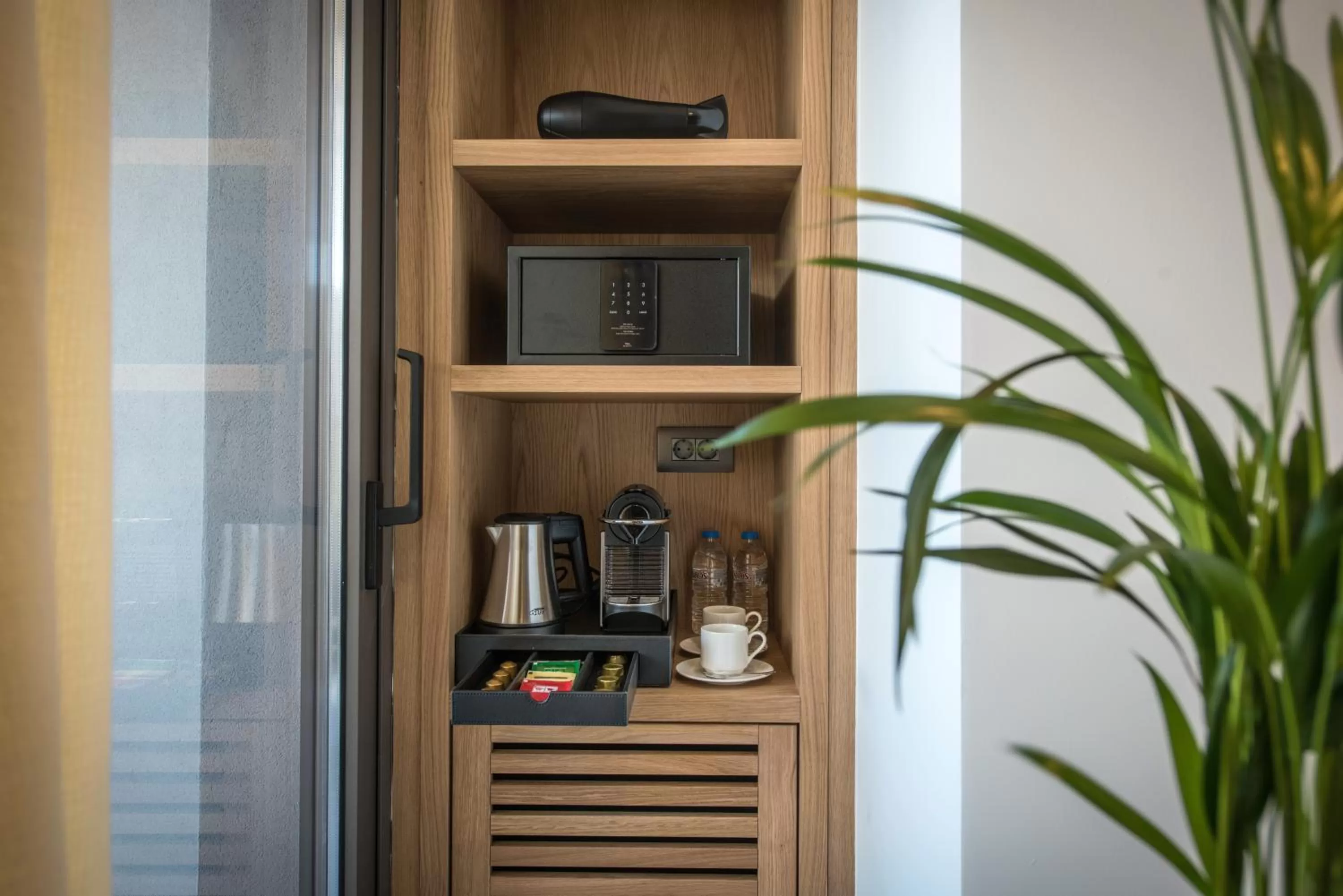 Coffee/tea facilities in Dimargio Luxury Hotel & Spa