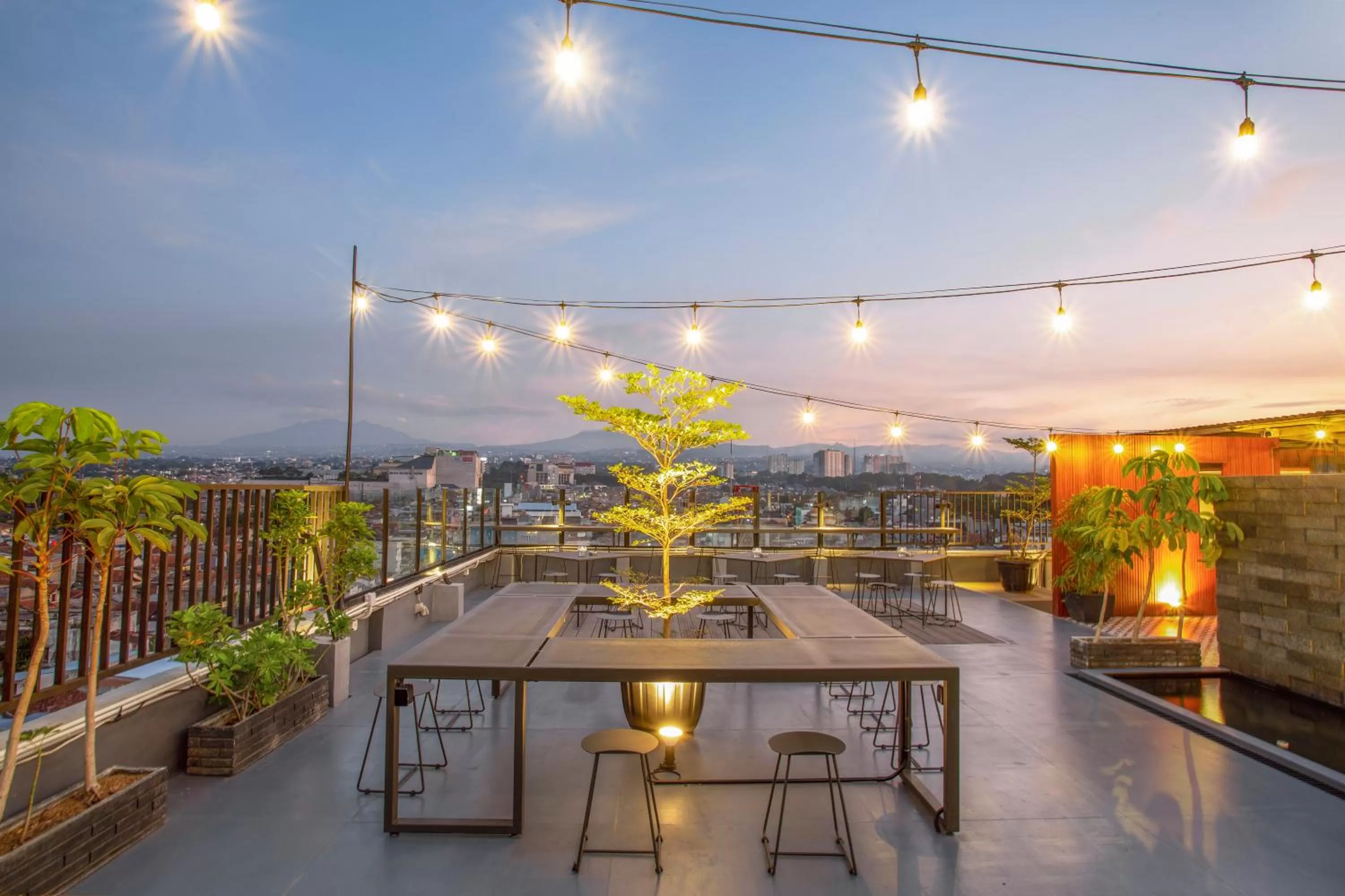 Restaurant/places to eat in Zest Sukajadi Bandung by Swiss-Belhotel International