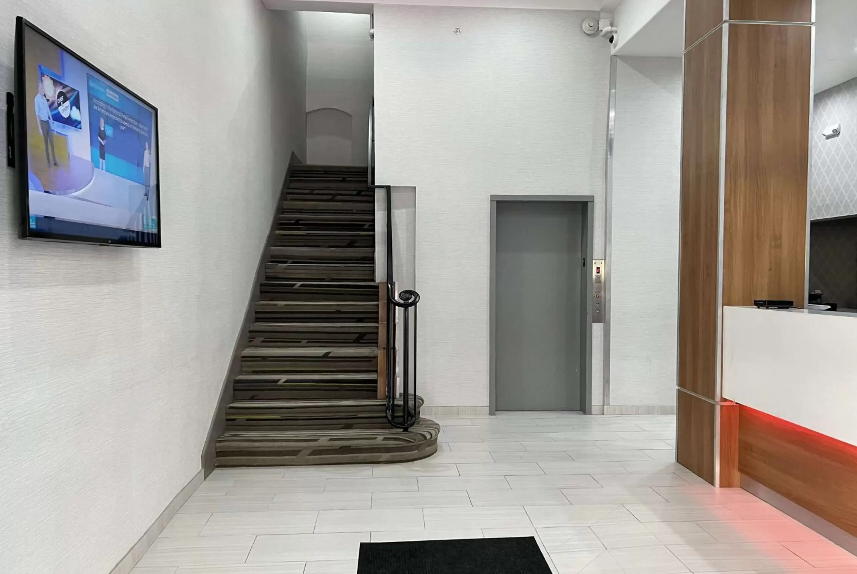 Lobby or reception in Super 8 by Wyndham San Francisco/Union Square Area Lobby or reception in Super 8 by Wyndham San Francisco/Union Square Area