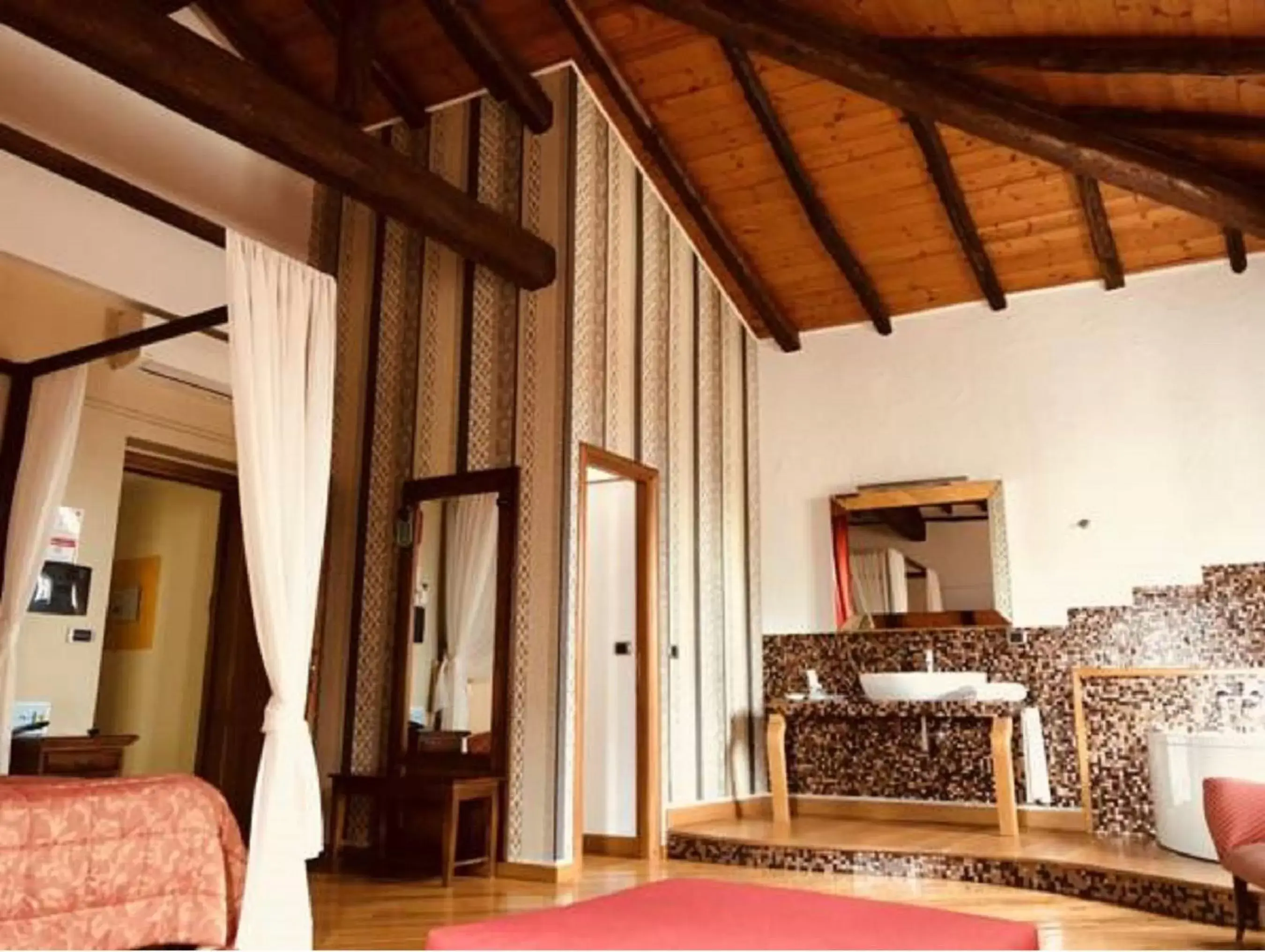 Living room, Bed in Hotel Medici