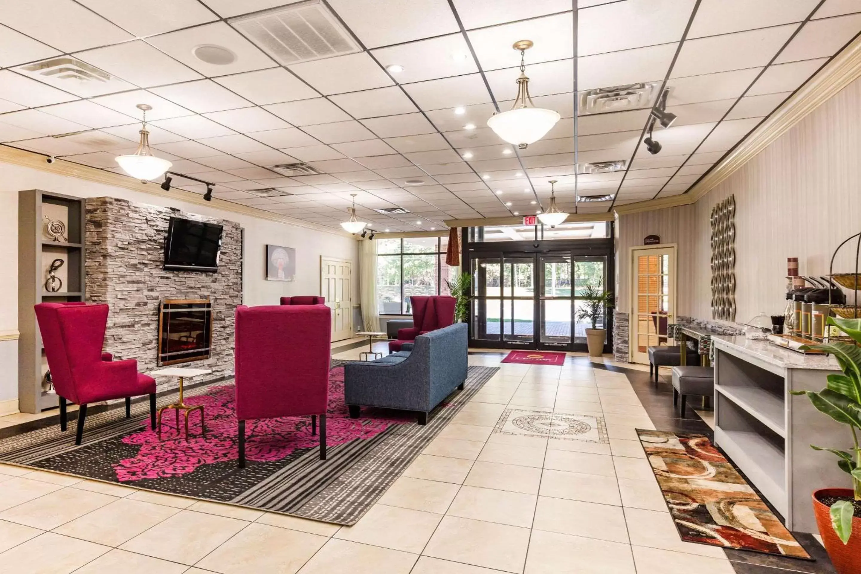 Lobby or reception in Clarion Hotel Williamsburg I-64