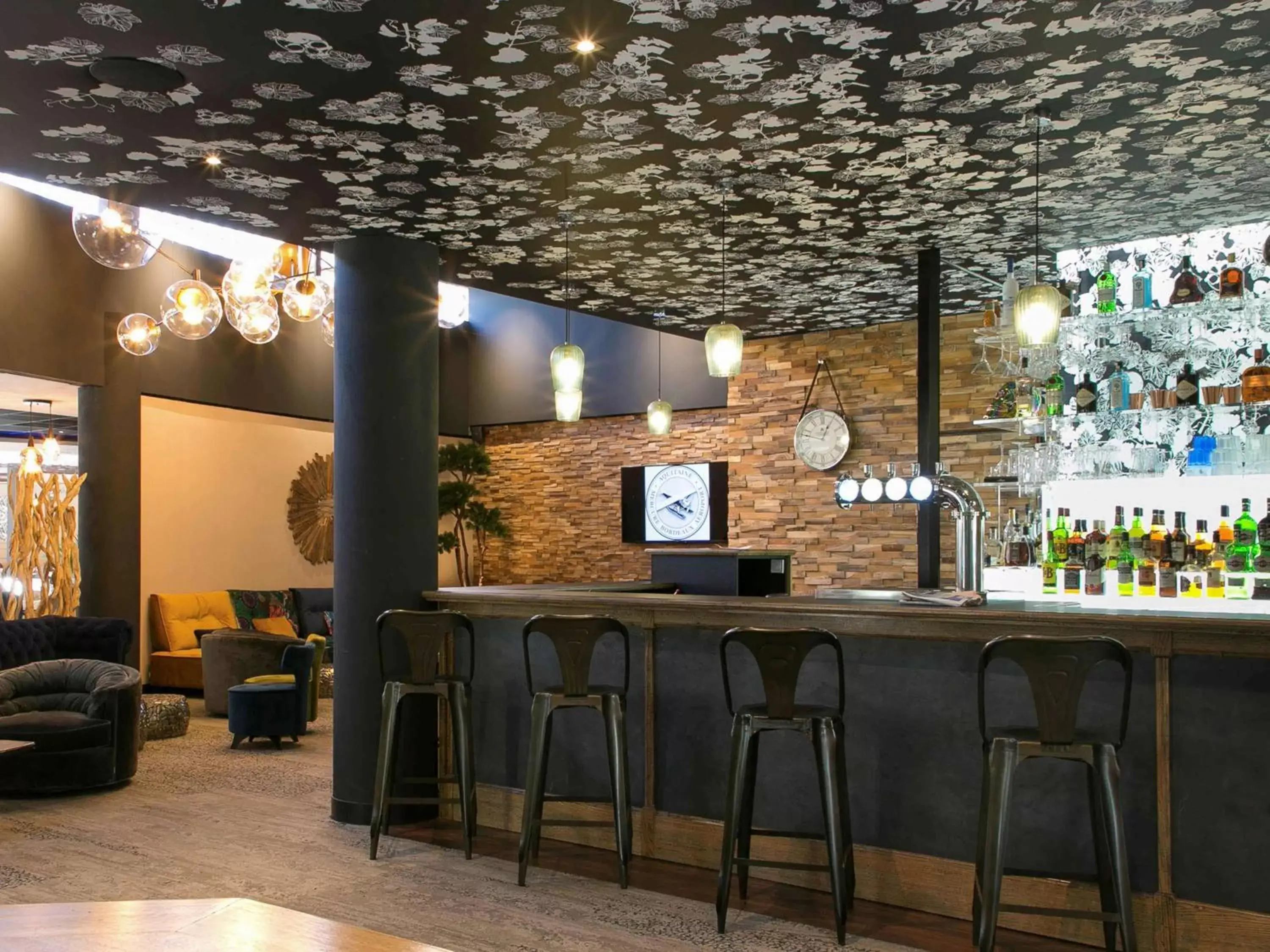 Restaurant/places to eat, Lounge/Bar in Mercure Bordeaux Aéroport
