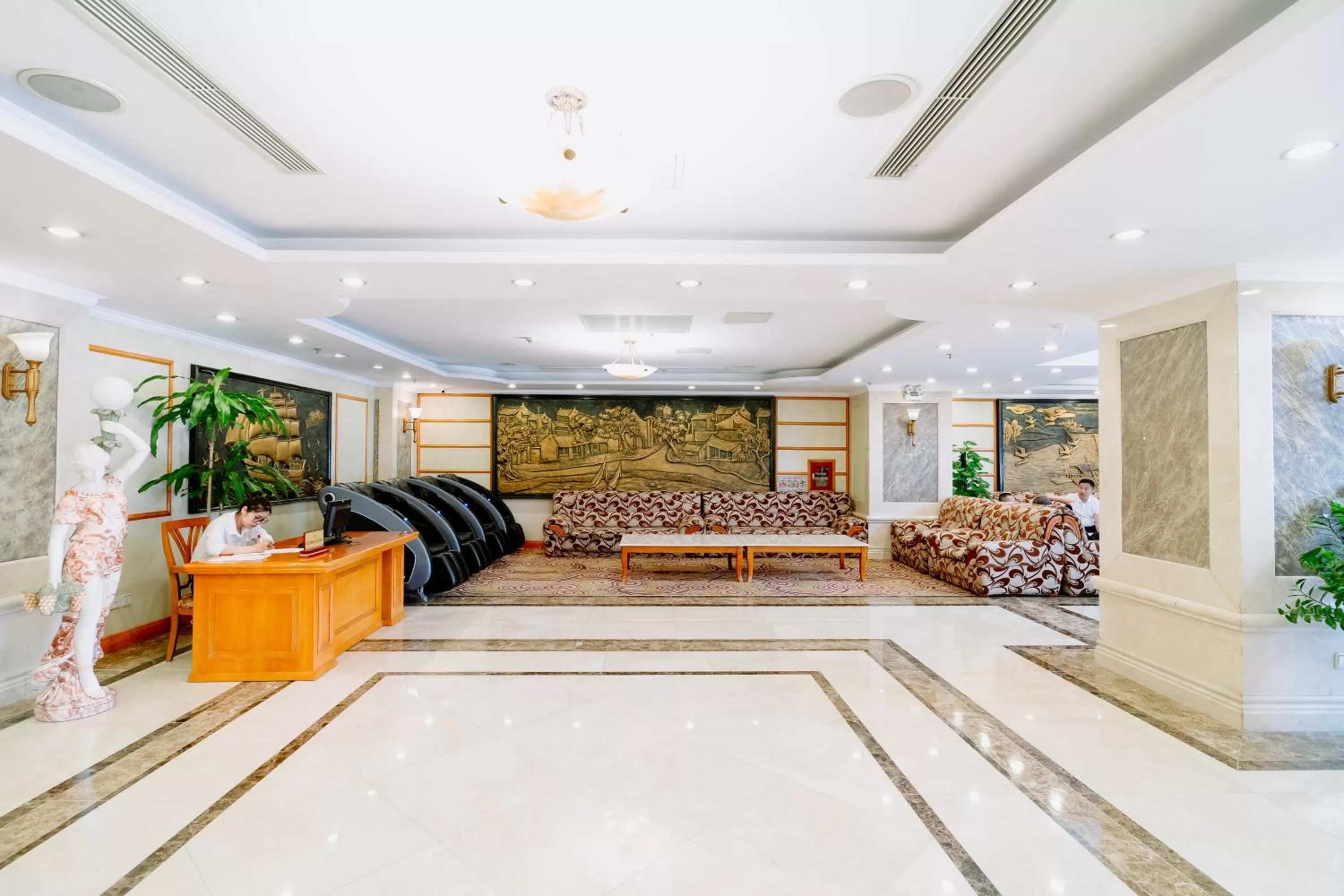 Communal lounge/ TV room in A25 Luxury Hotel