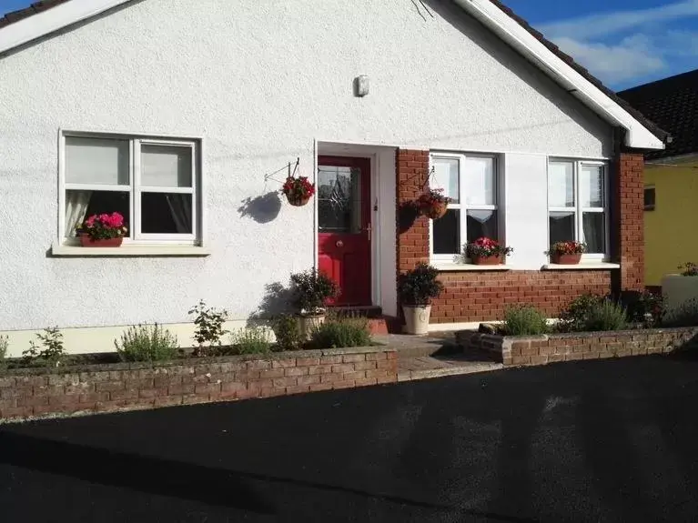 Property building in The Vee Guest Accommodation Property building in The Vee Guest Accommodation