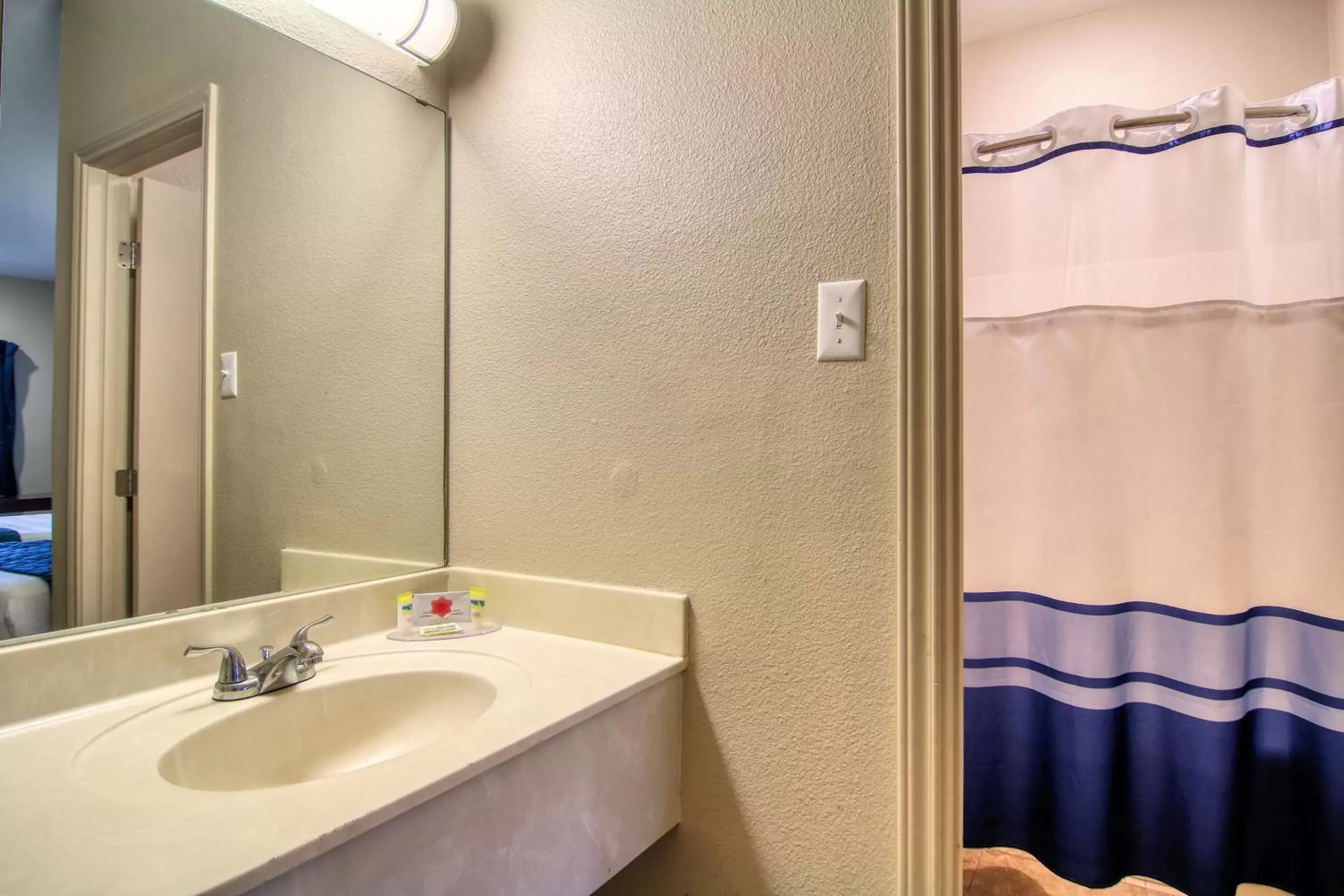 Bathroom in Alister Square Inn