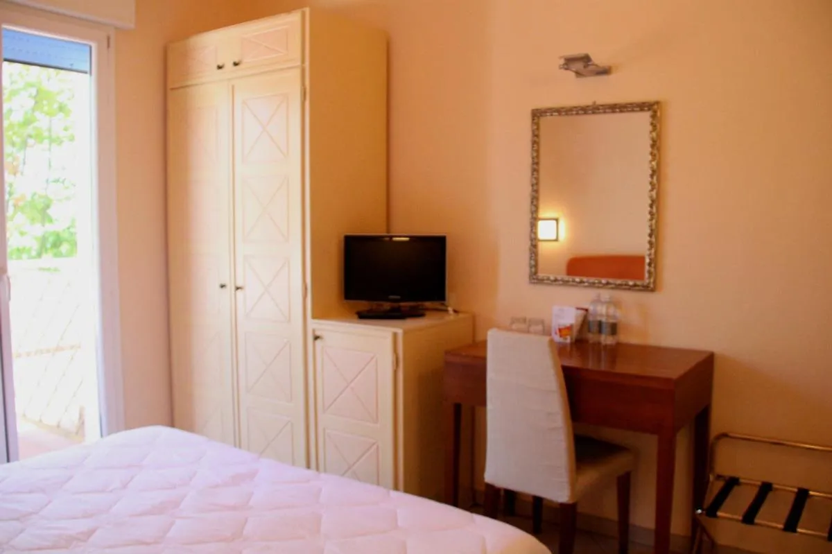 TV and multimedia, Bed in Alba Hotel