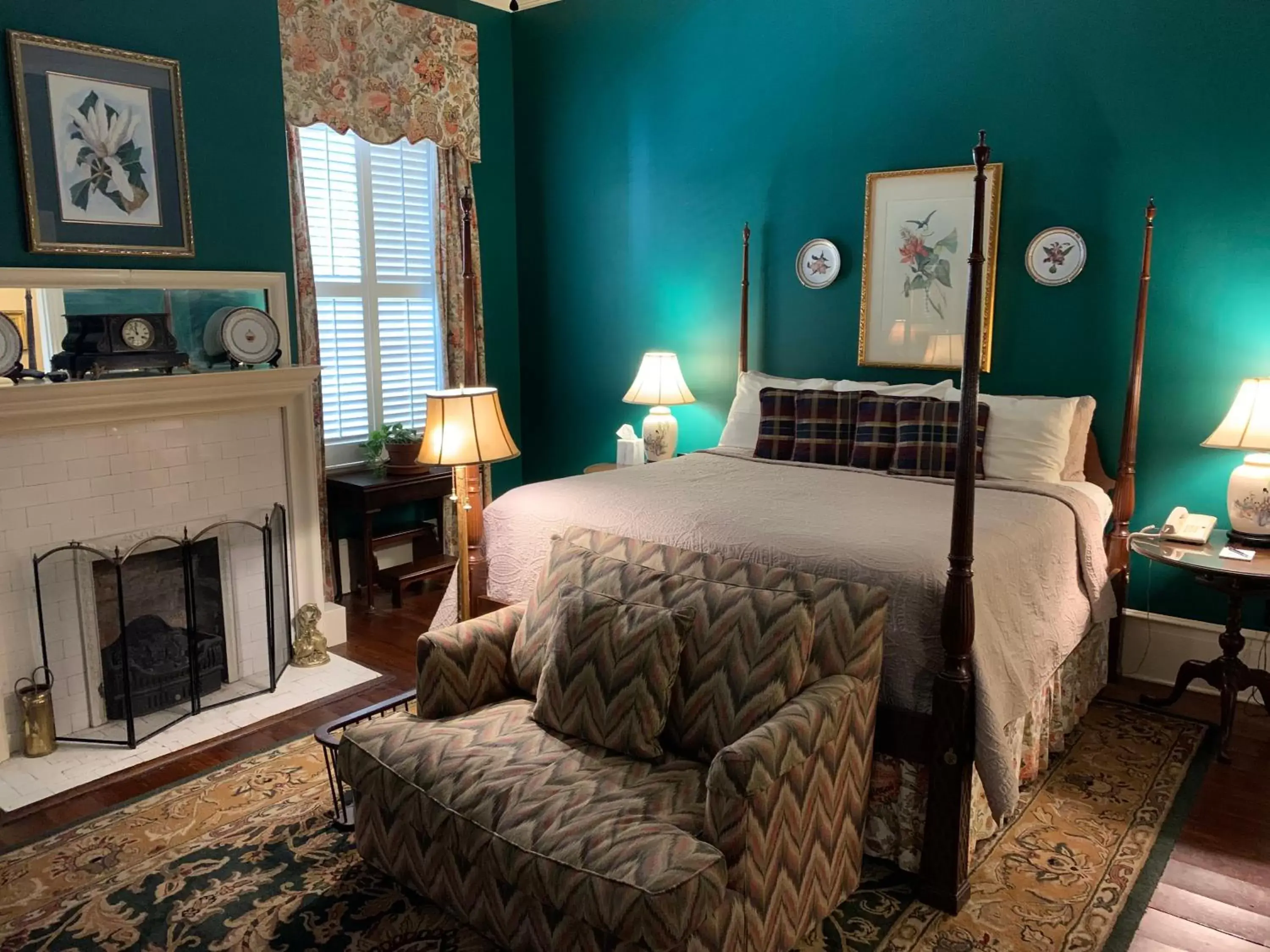 Photo of the whole room, Bed in 1842 Inn