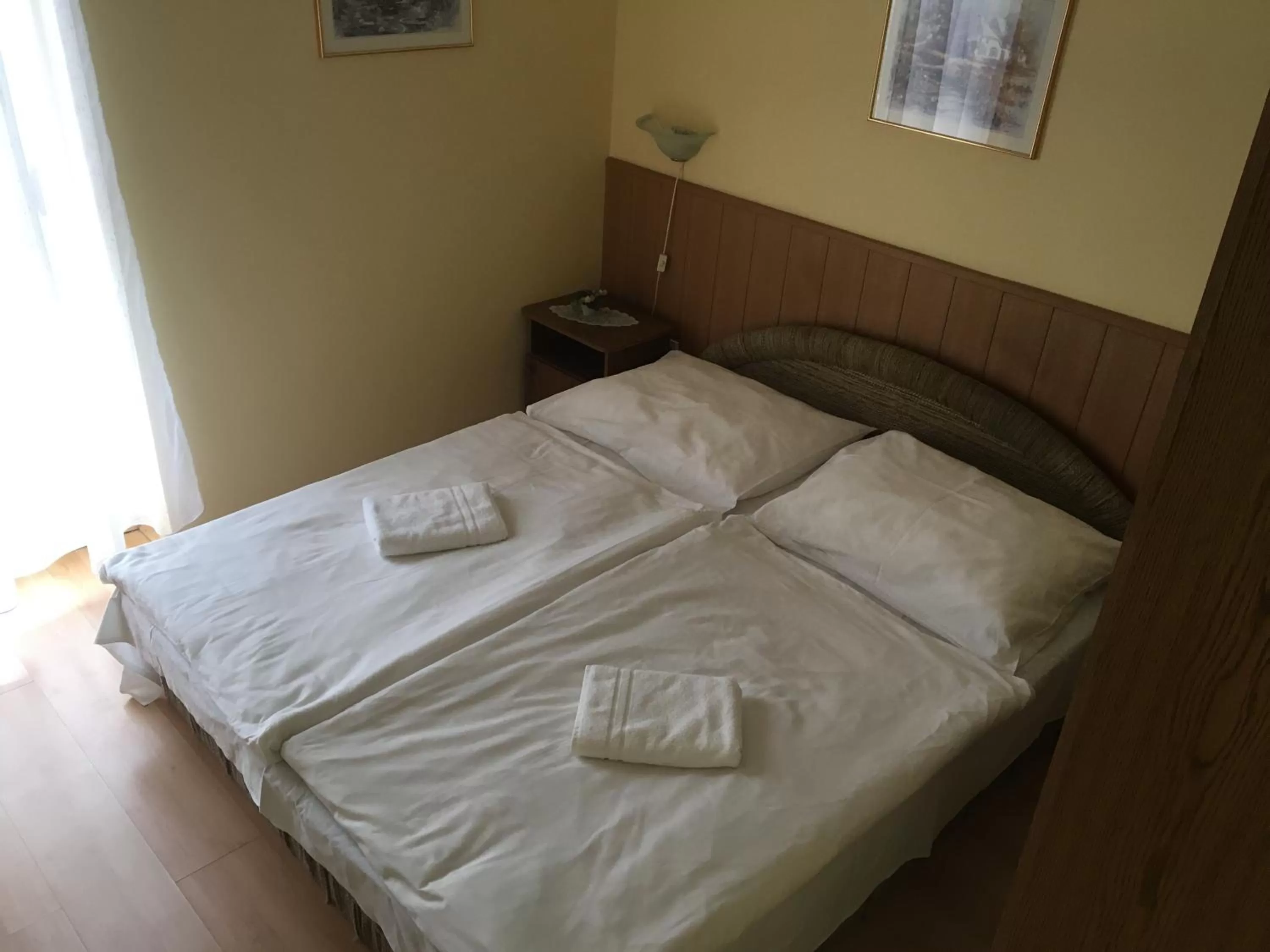 Bed in Muskátli Panzió