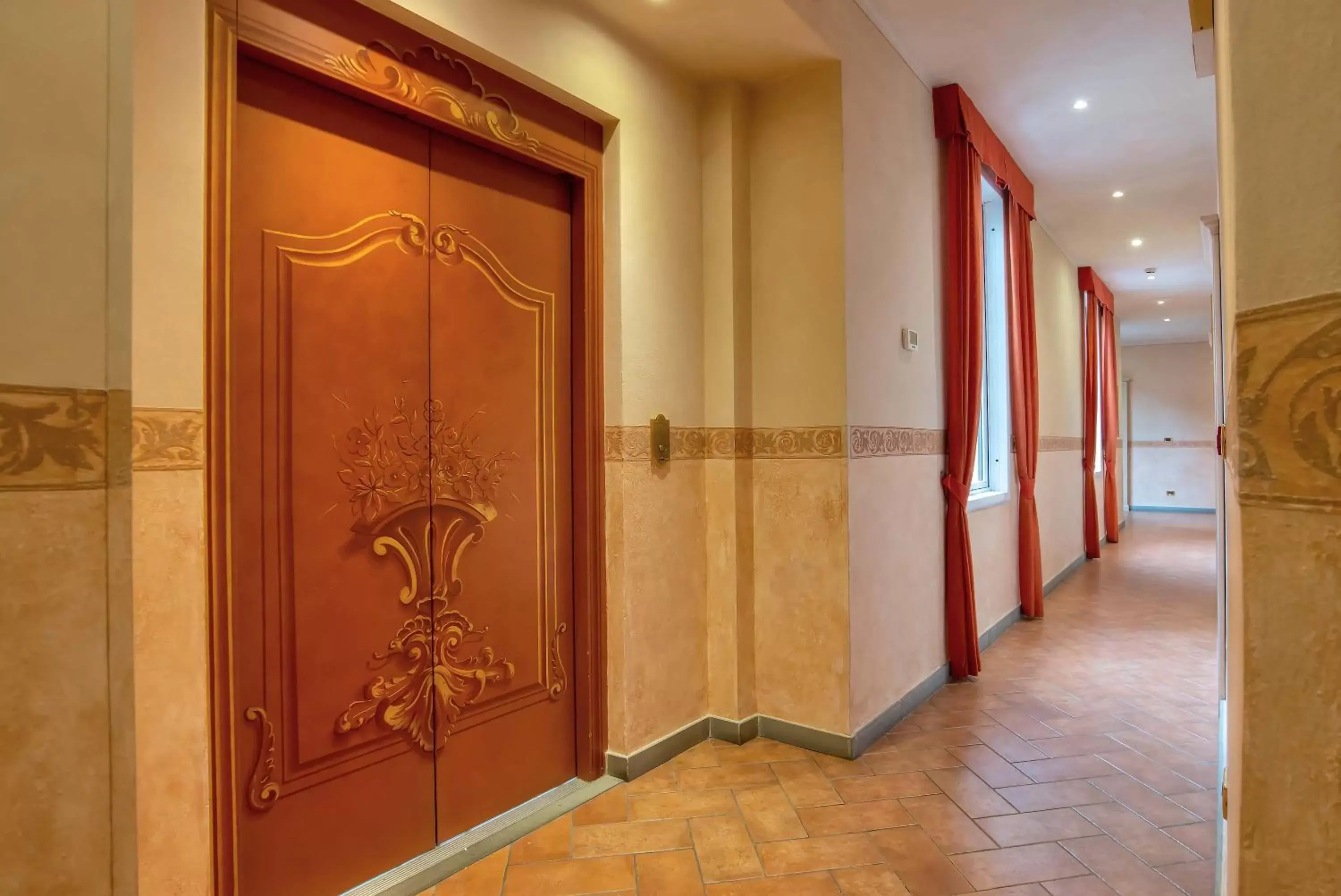 elevator in Hotel Alba Palace