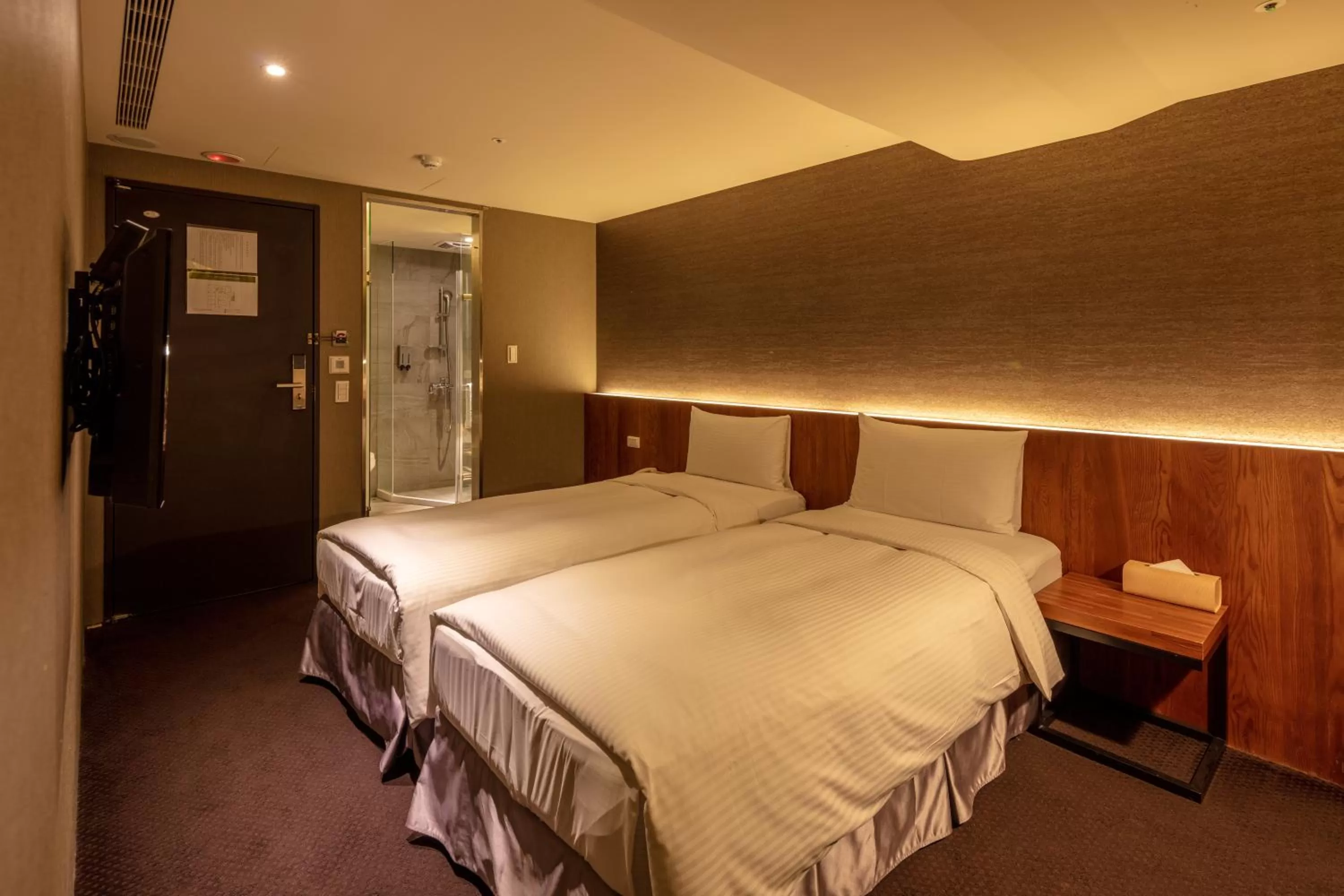 Photo of the whole room, Bed in Goodmore Hotel