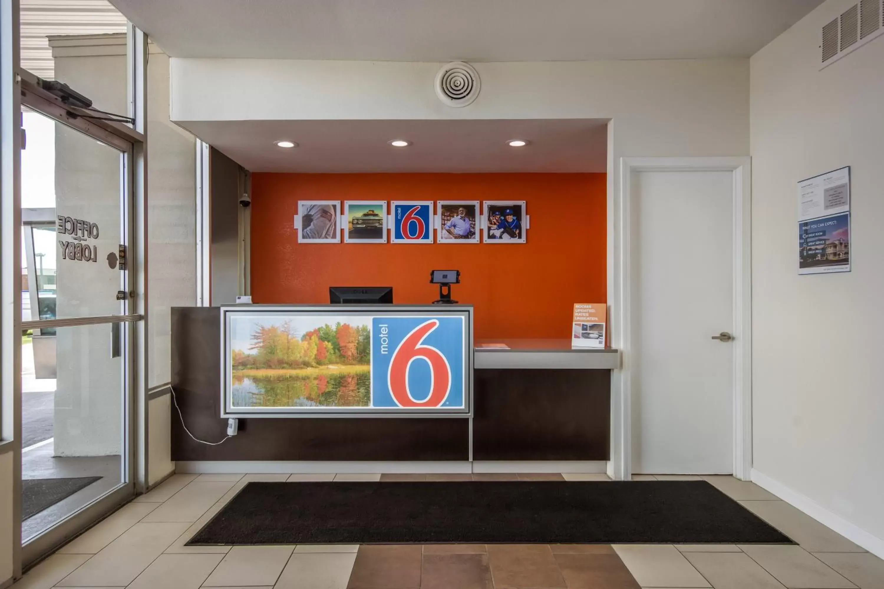 Lobby or reception, Lobby/Reception in Motel 6-Van Buren, AR