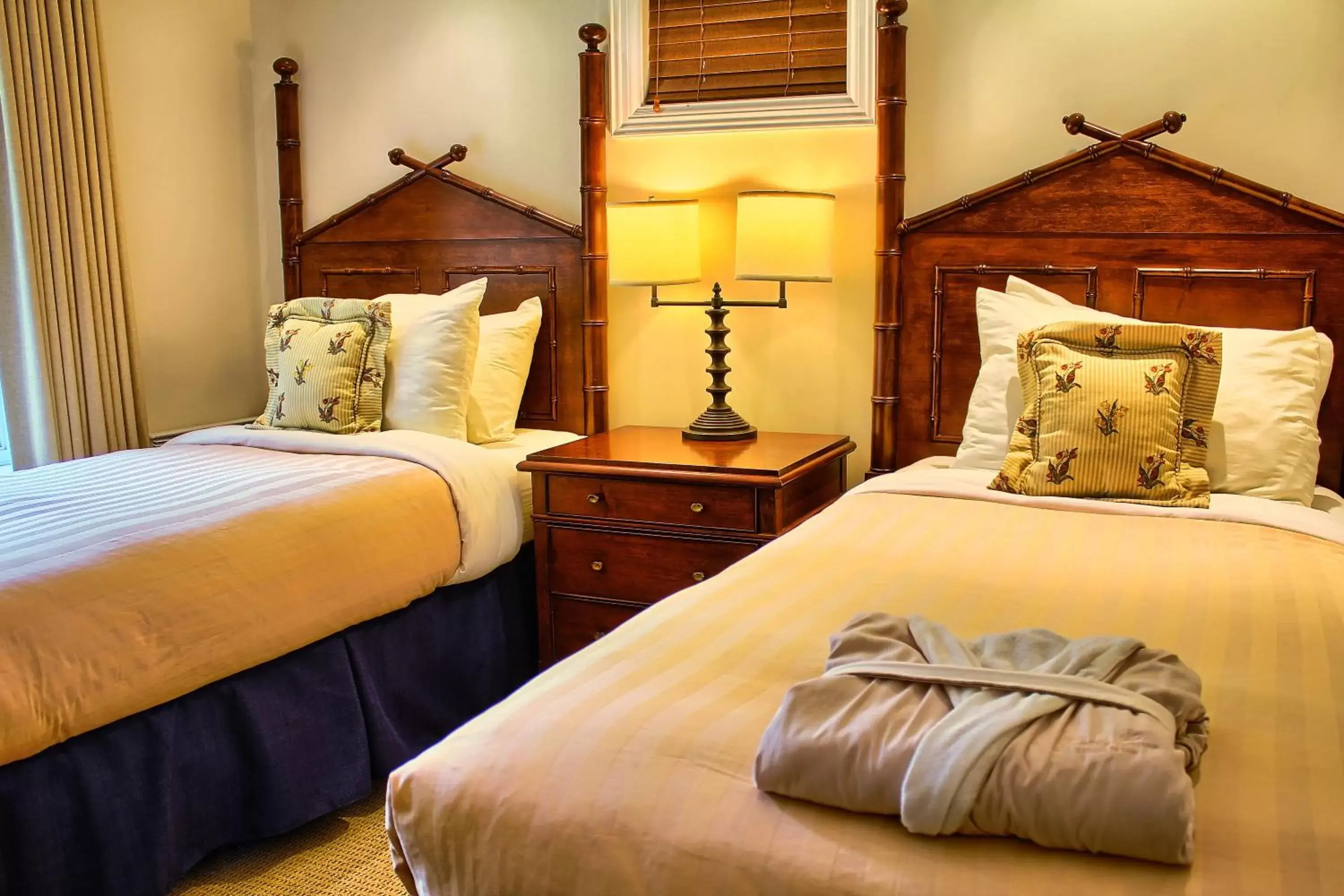 Bed in Poets Cove Resort & Spa