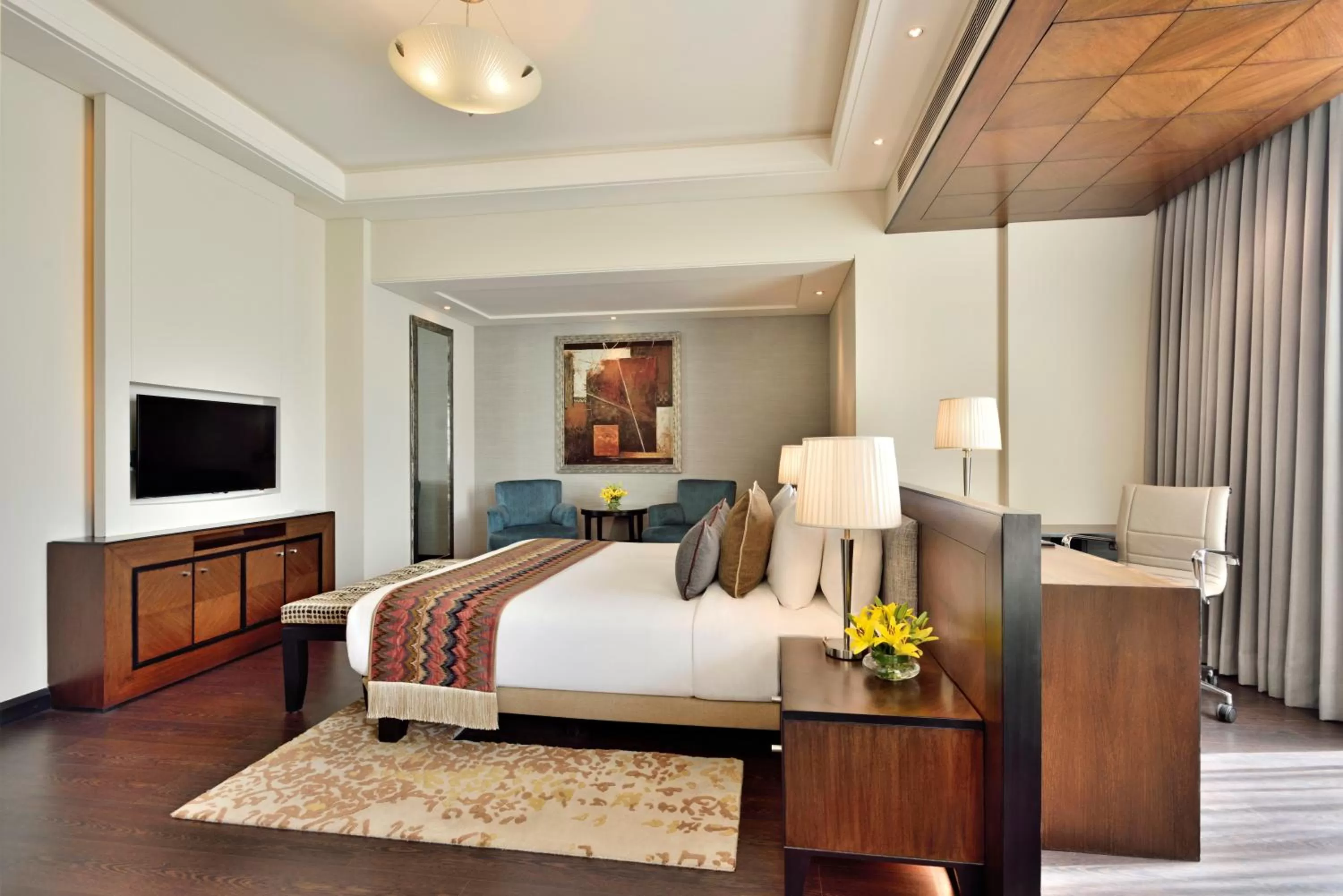 Bedroom, Bed in Radisson Noida