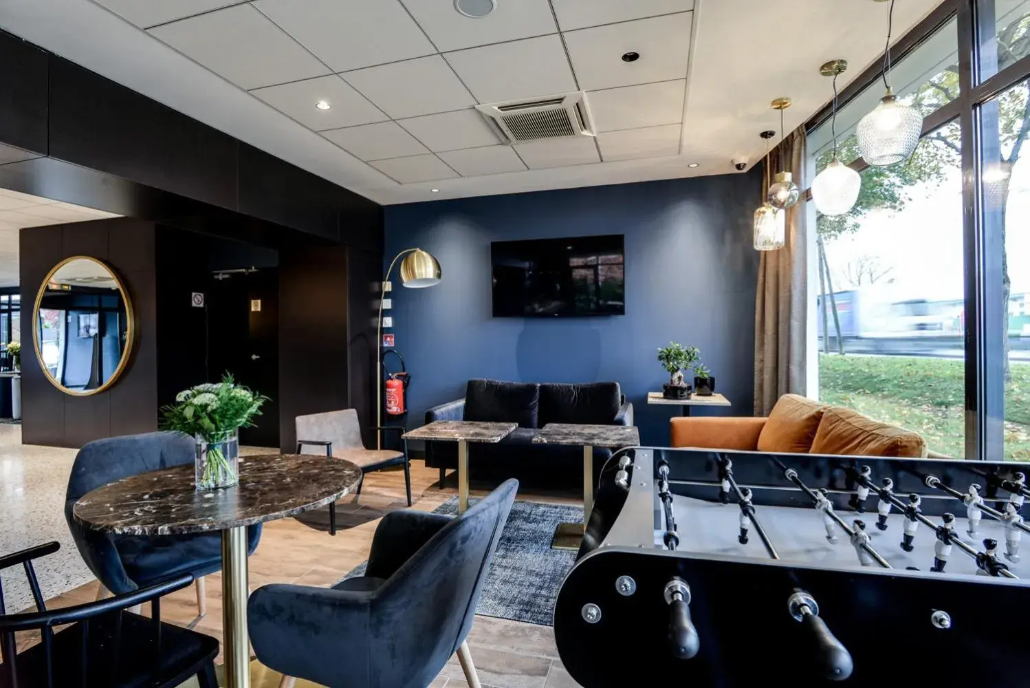 Communal lounge/ TV room, Restaurant/Places to Eat in Brit Hotel Du Stade Rennes Ouest