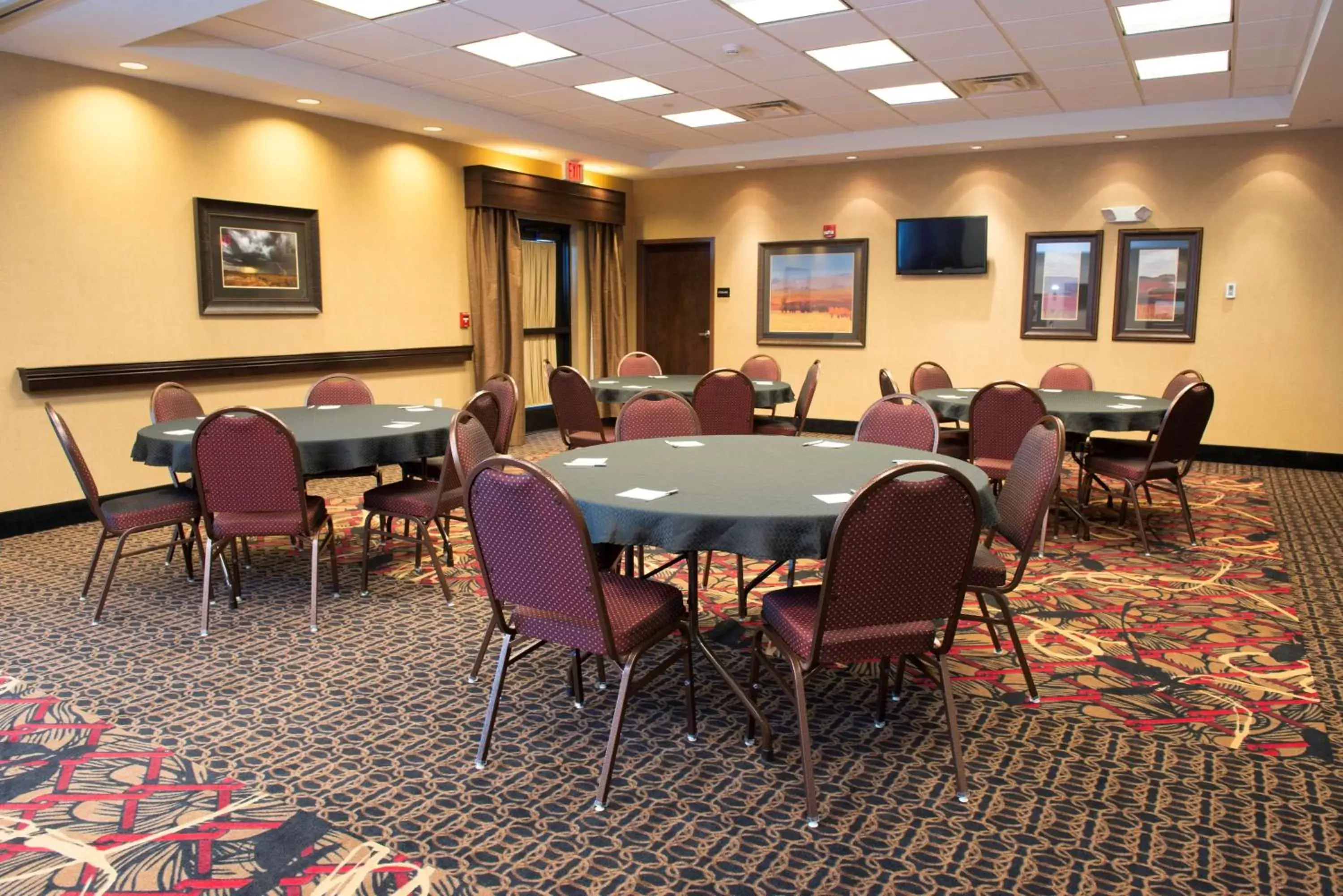 Meeting/conference room in Hampton Inn & Suites Bismarck Northwest