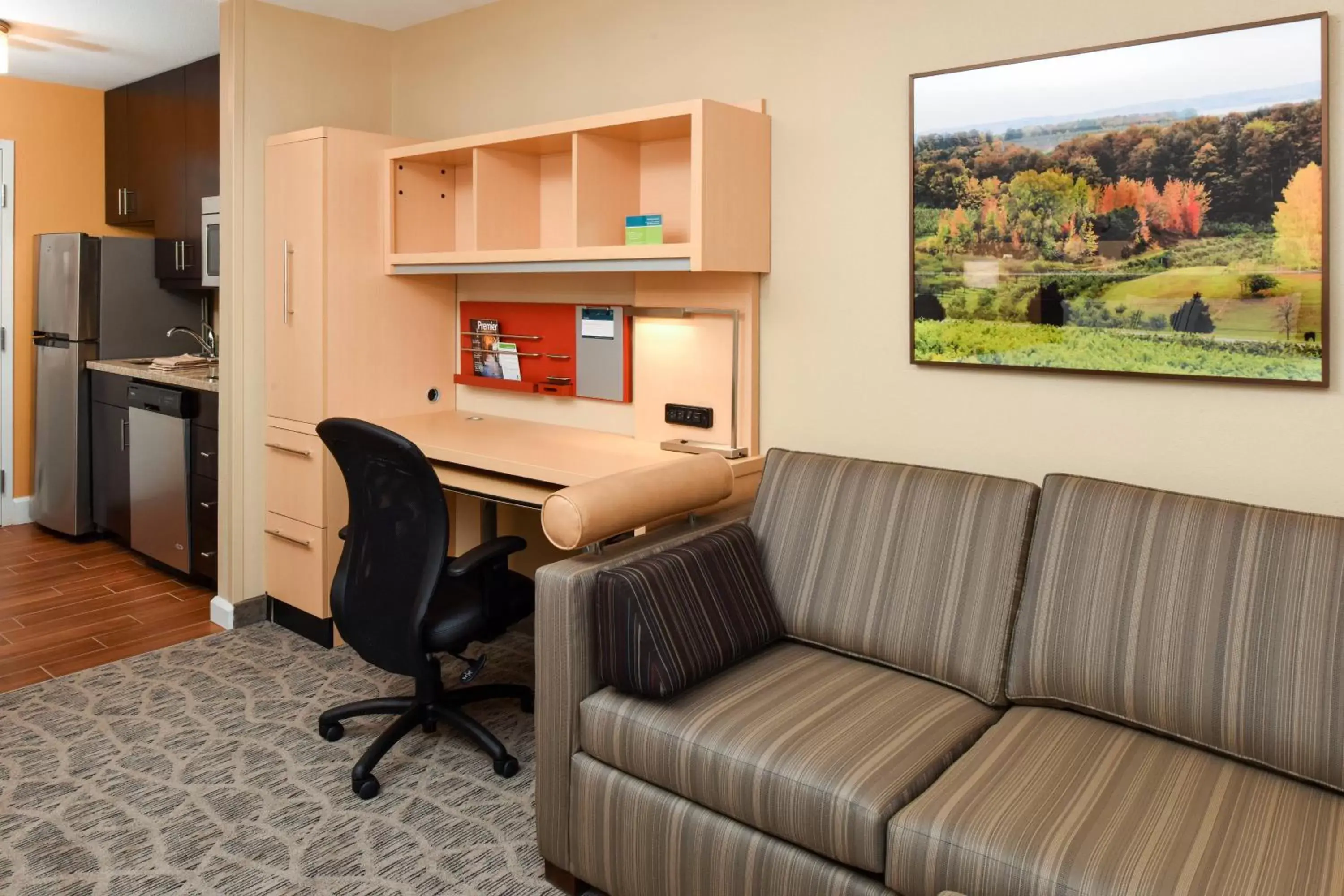 Living room, Seating Area in TownePlace Suites by Marriott Detroit Commerce