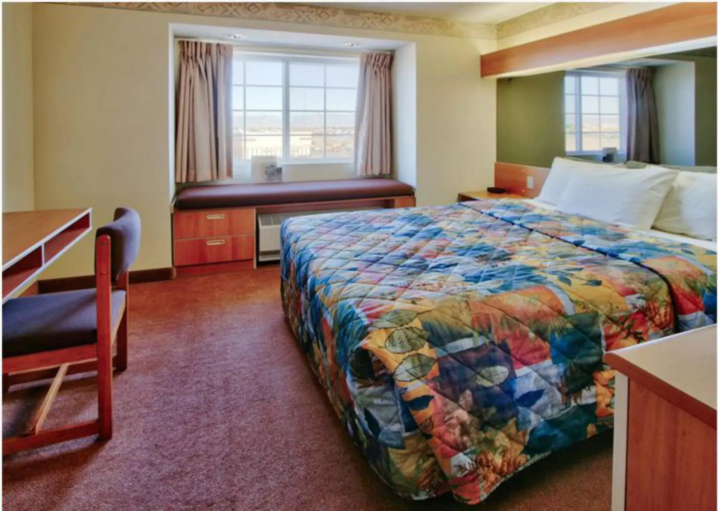 Photo of the whole room, Bed in Western Skies Inn & Suites