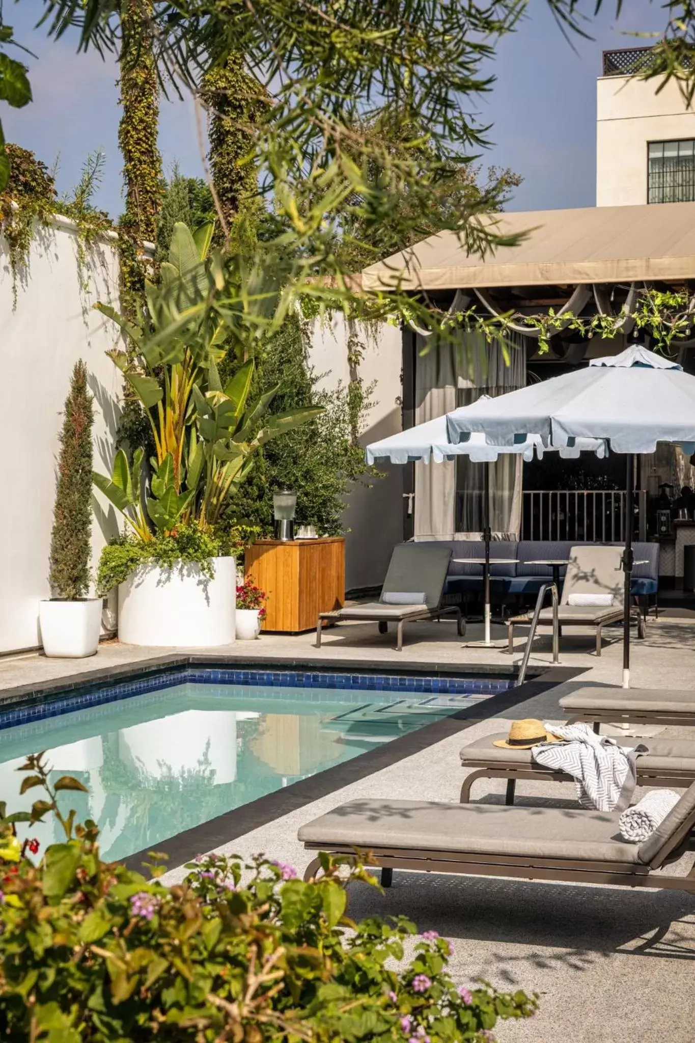 Swimming pool in Kimpton La Peer Hotel West Hollywood by IHG Swimming pool in Kimpton La Peer Hotel West Hollywood by IHG