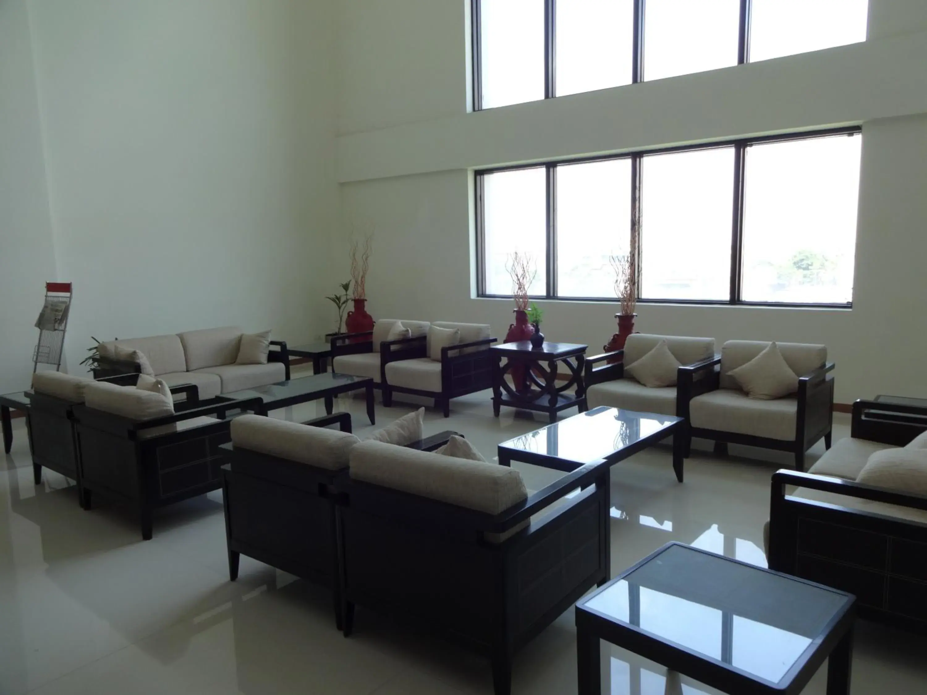 Lounge or bar, Seating Area in JP Hotel in Chennai