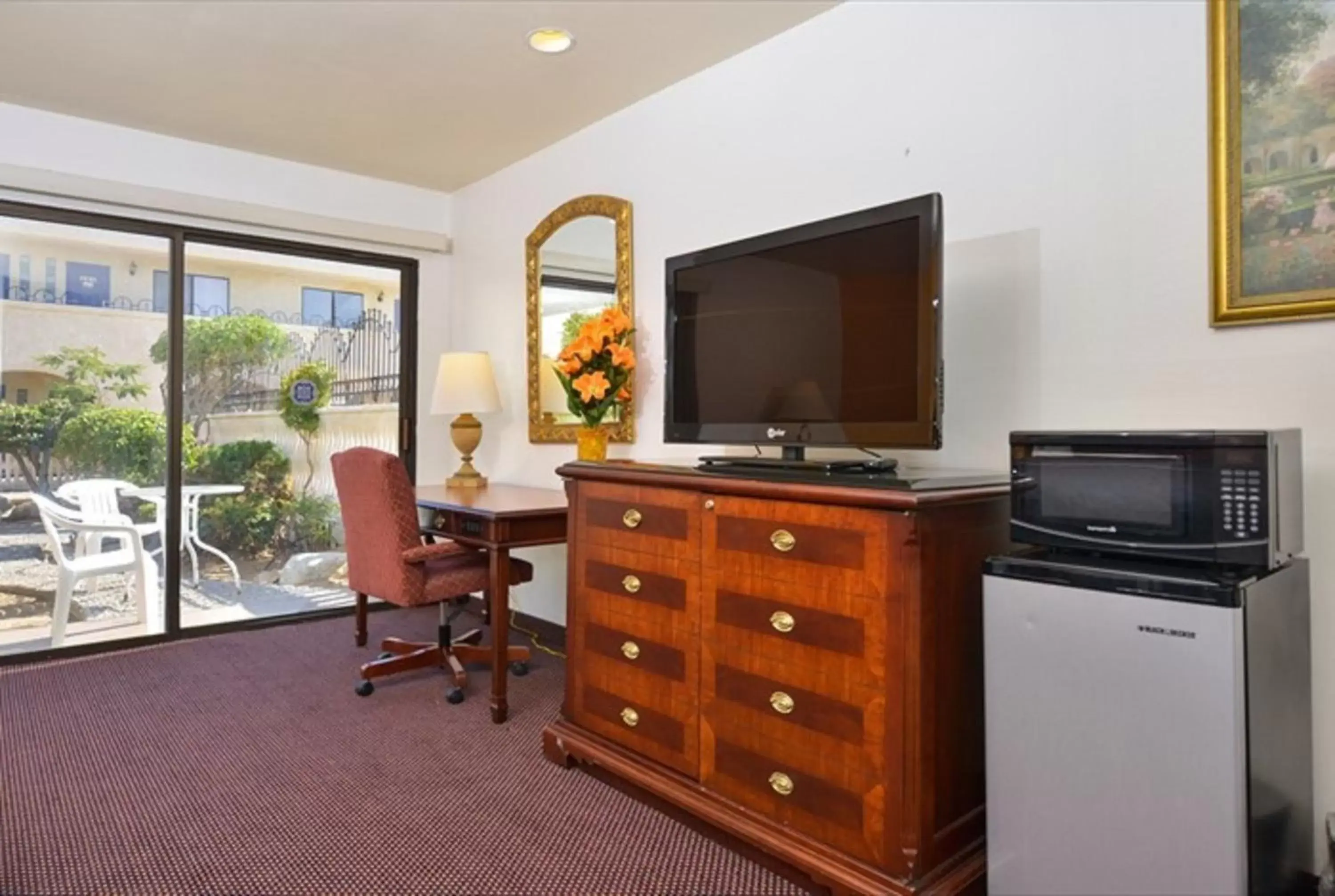 TV and multimedia, TV/Entertainment Center in Americas Best Value Inn and Suites -Yucca Valley