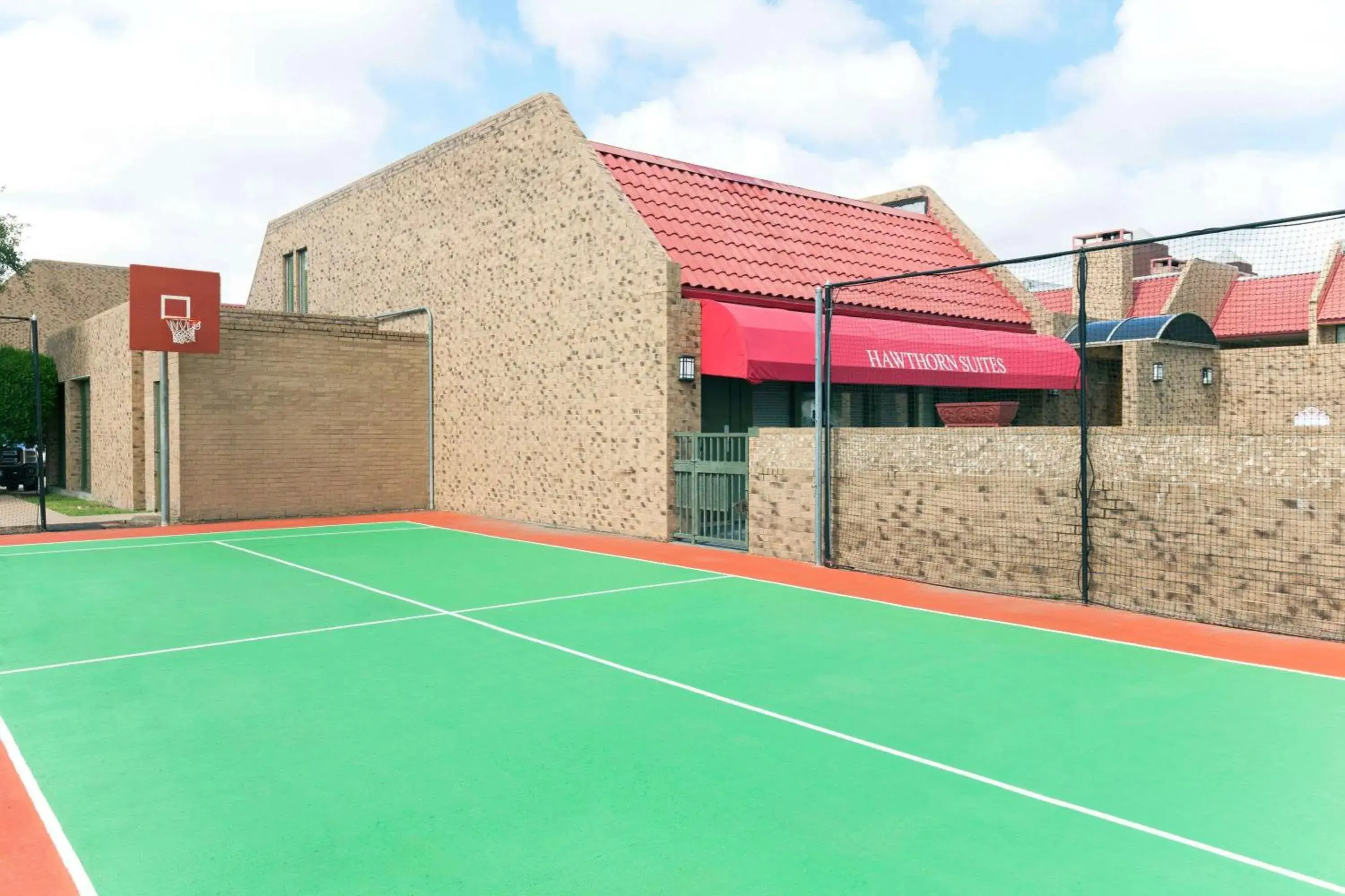On site, Tennis/Squash in Hawthorn Suites by Wyndham Richardson