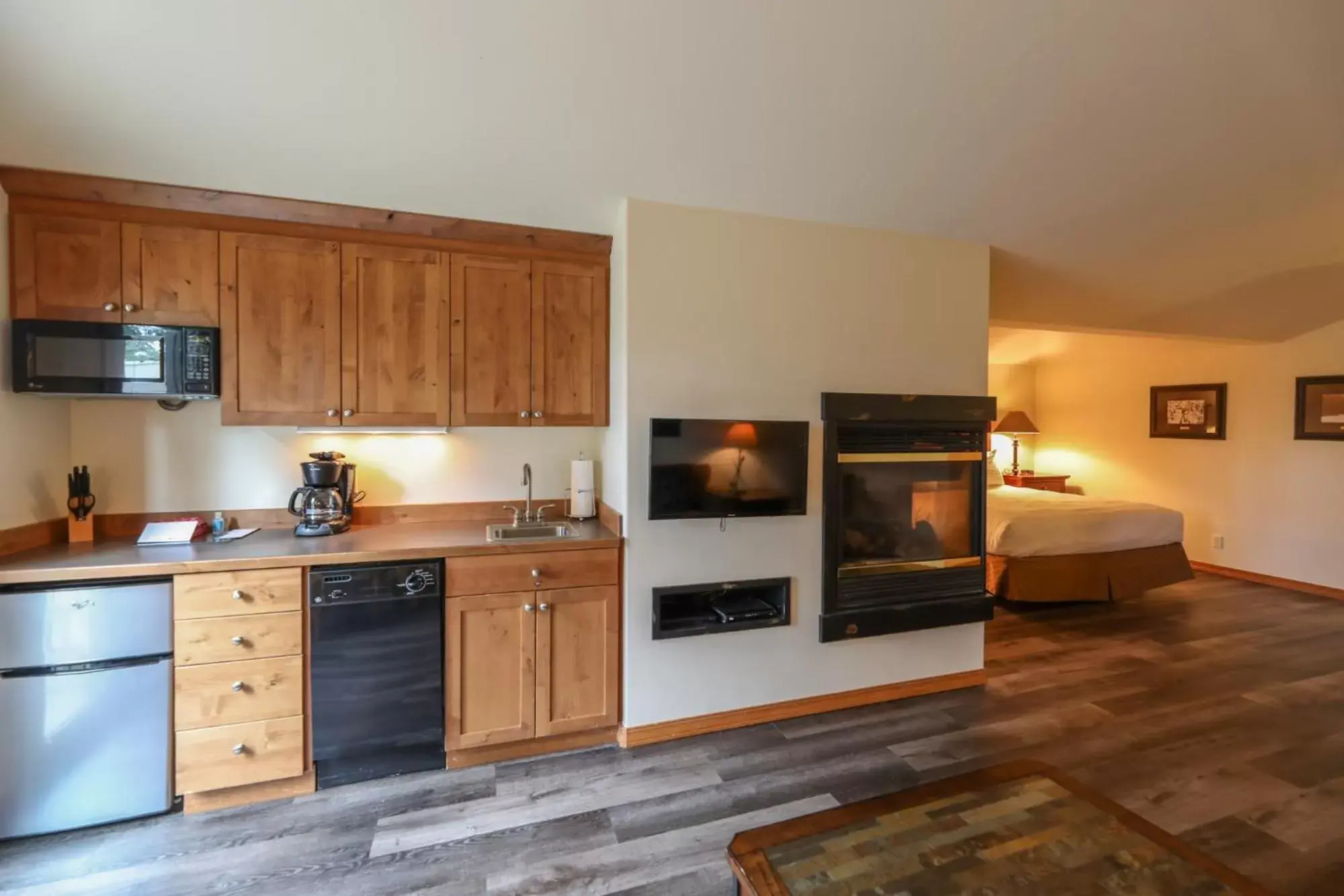 Kitchen or kitchenette, Kitchen/Kitchenette in Meadow Lake Resort & Condos