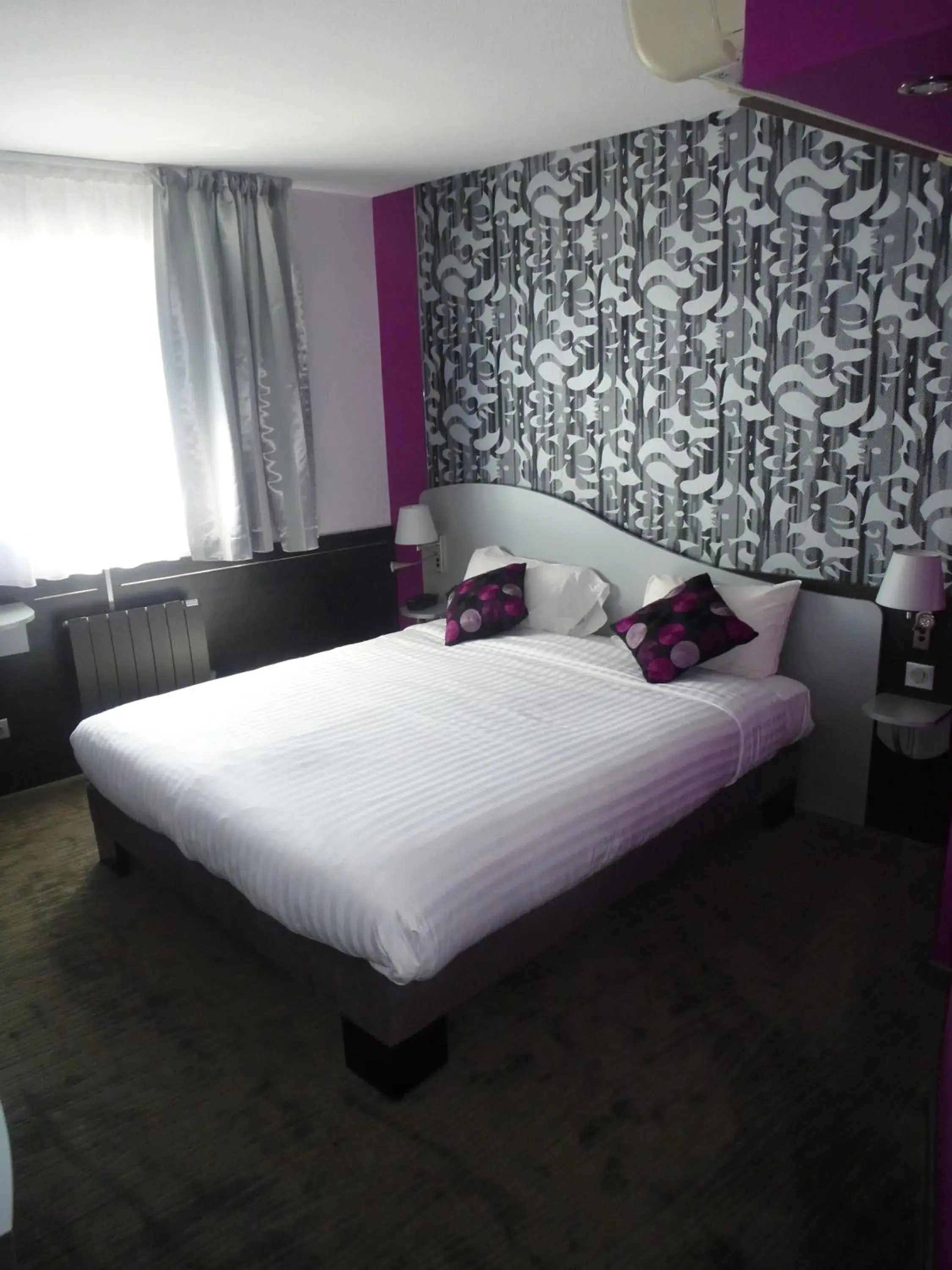 Photo of the whole room, Bed in The Originals City, Au Relais Saint-Eloi, Tours (Inter-Hotel)