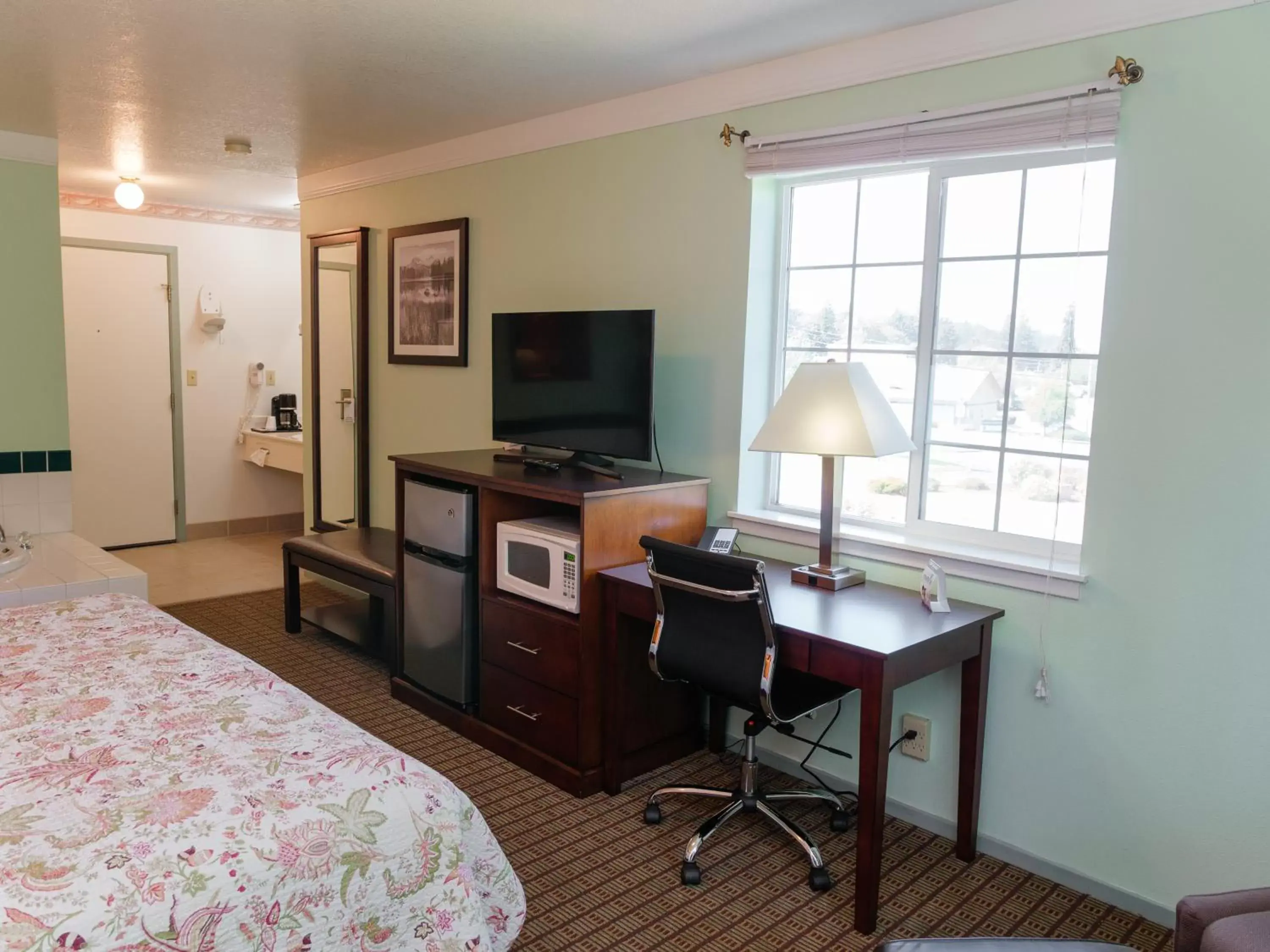 TV and multimedia, TV/Entertainment Center in Sweet Home Inn