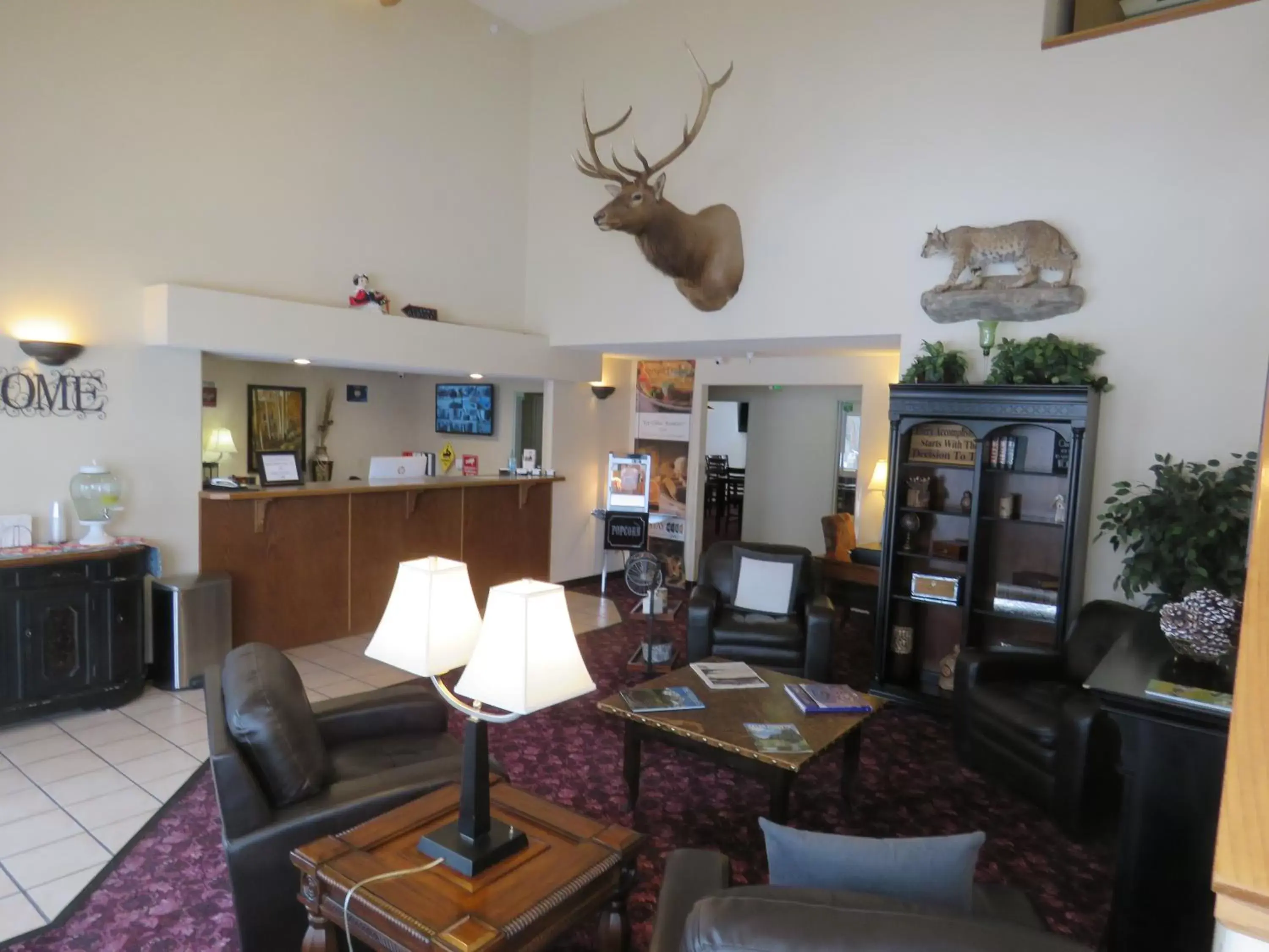 Living room, Lobby/Reception in Stay Wise Inn Cedaredge