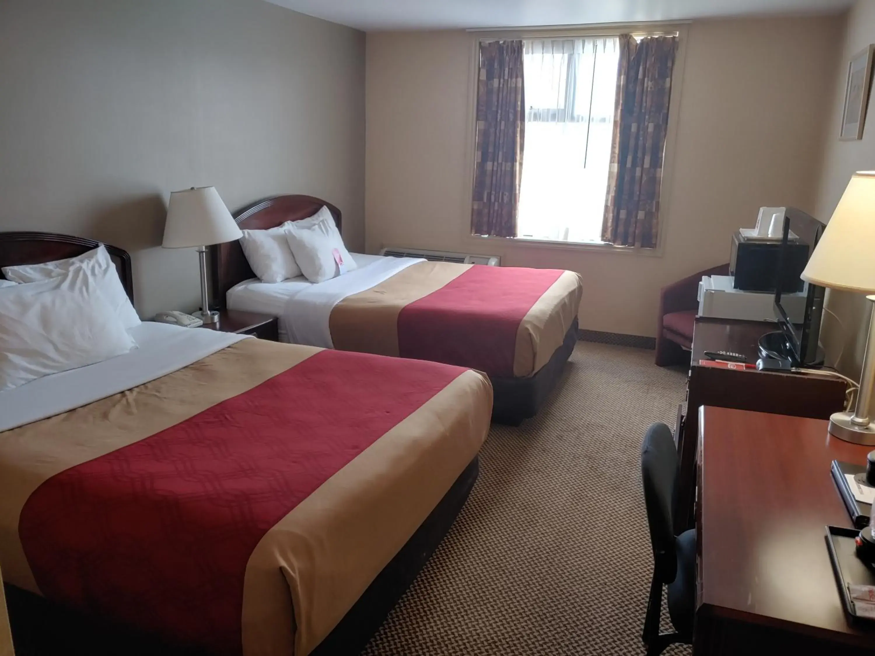 Photo of the whole room, Bed in Econo Lodge City Centre