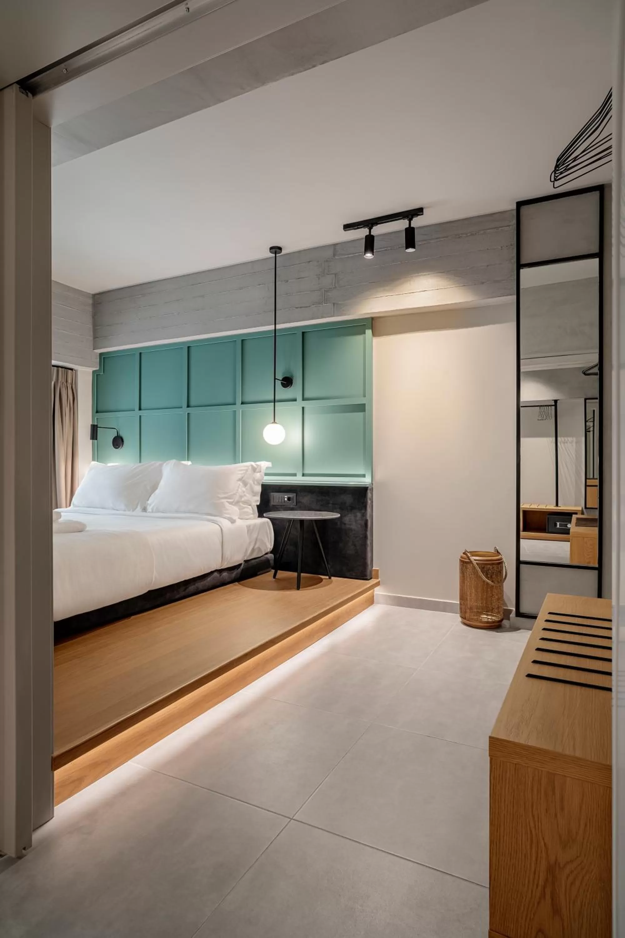 Bed in Bob W Athens Akadimia