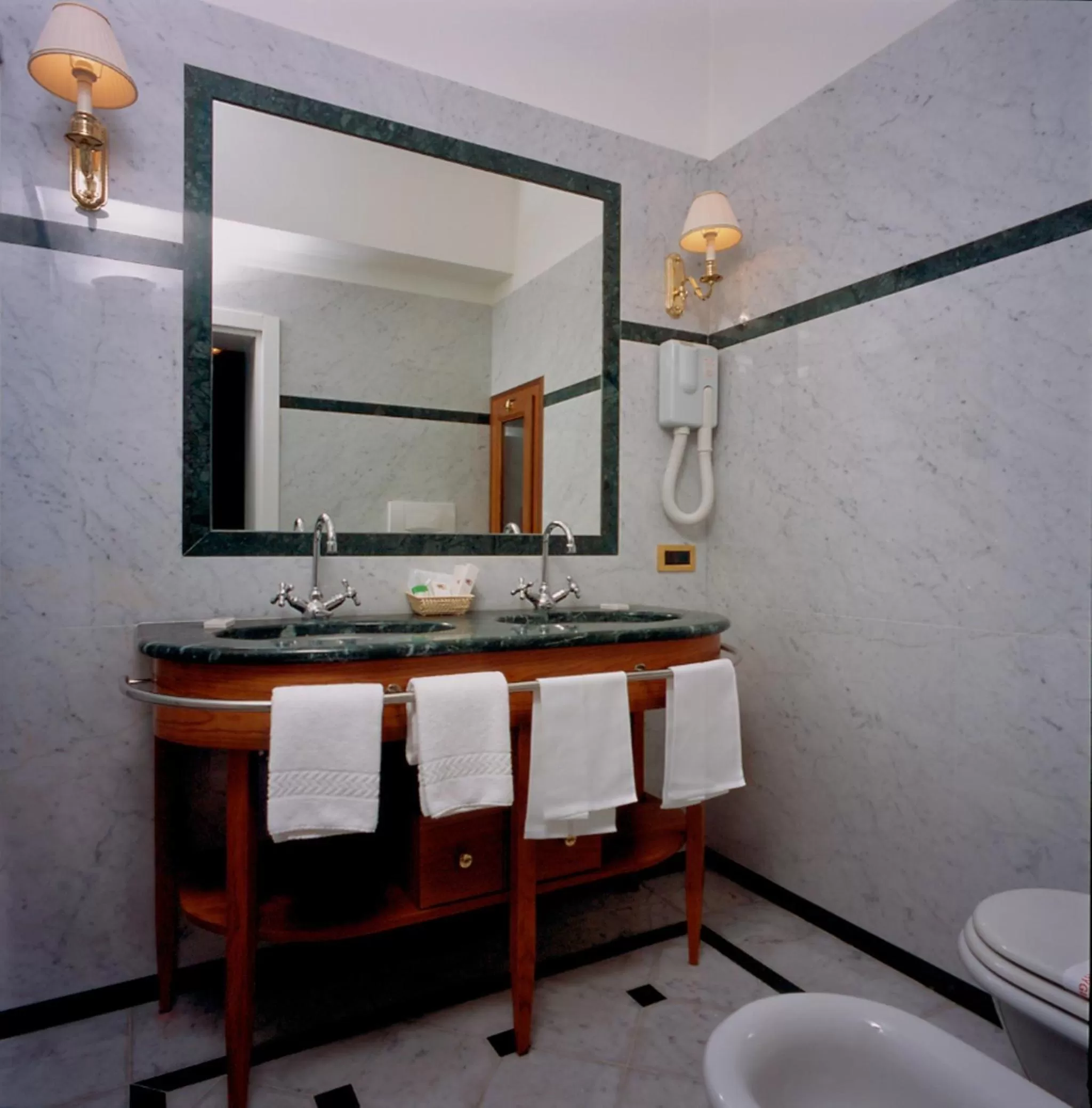 Toilet in UNAHOTELS Ala Venezia-Adults 16