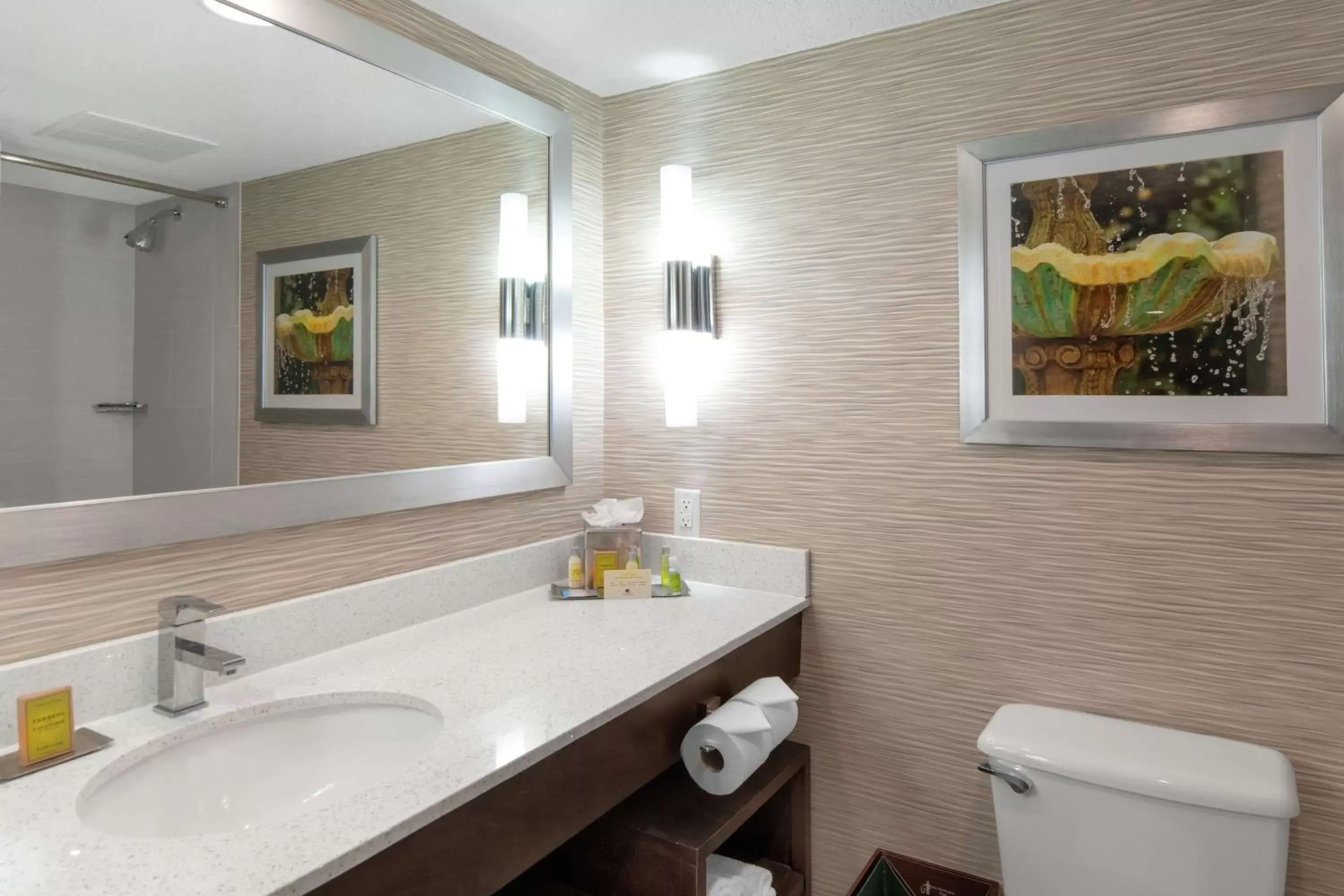 Bathroom in DoubleTree by Hilton Hotel Jacksonville Airport
