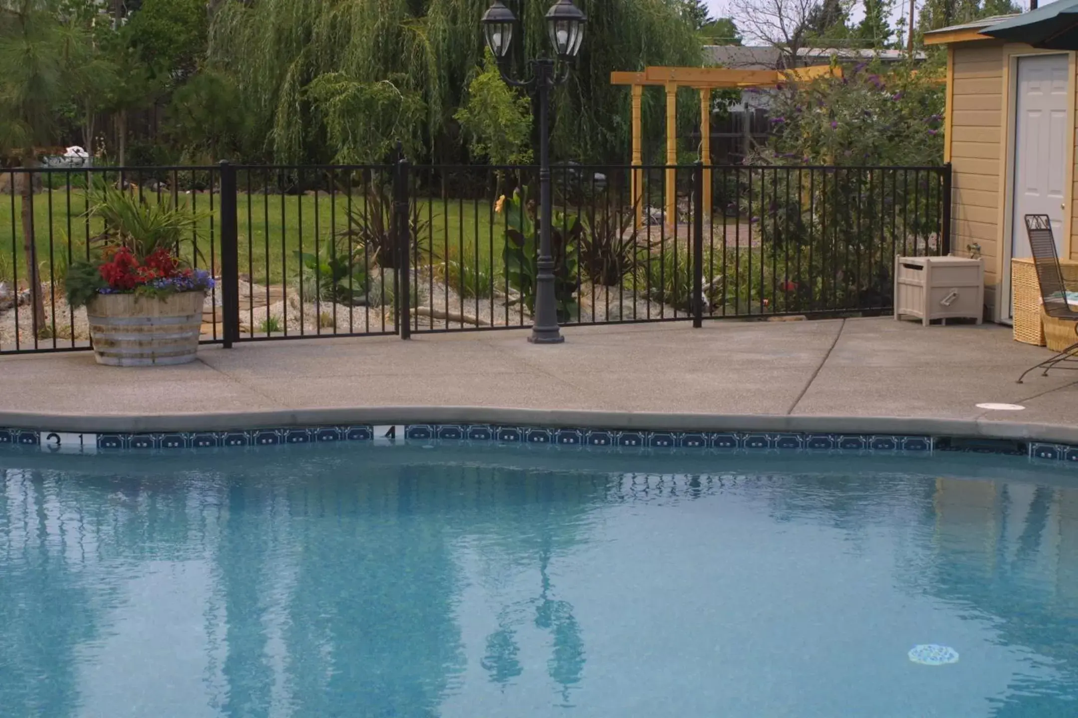 , Swimming Pool in Arden Forest Inn