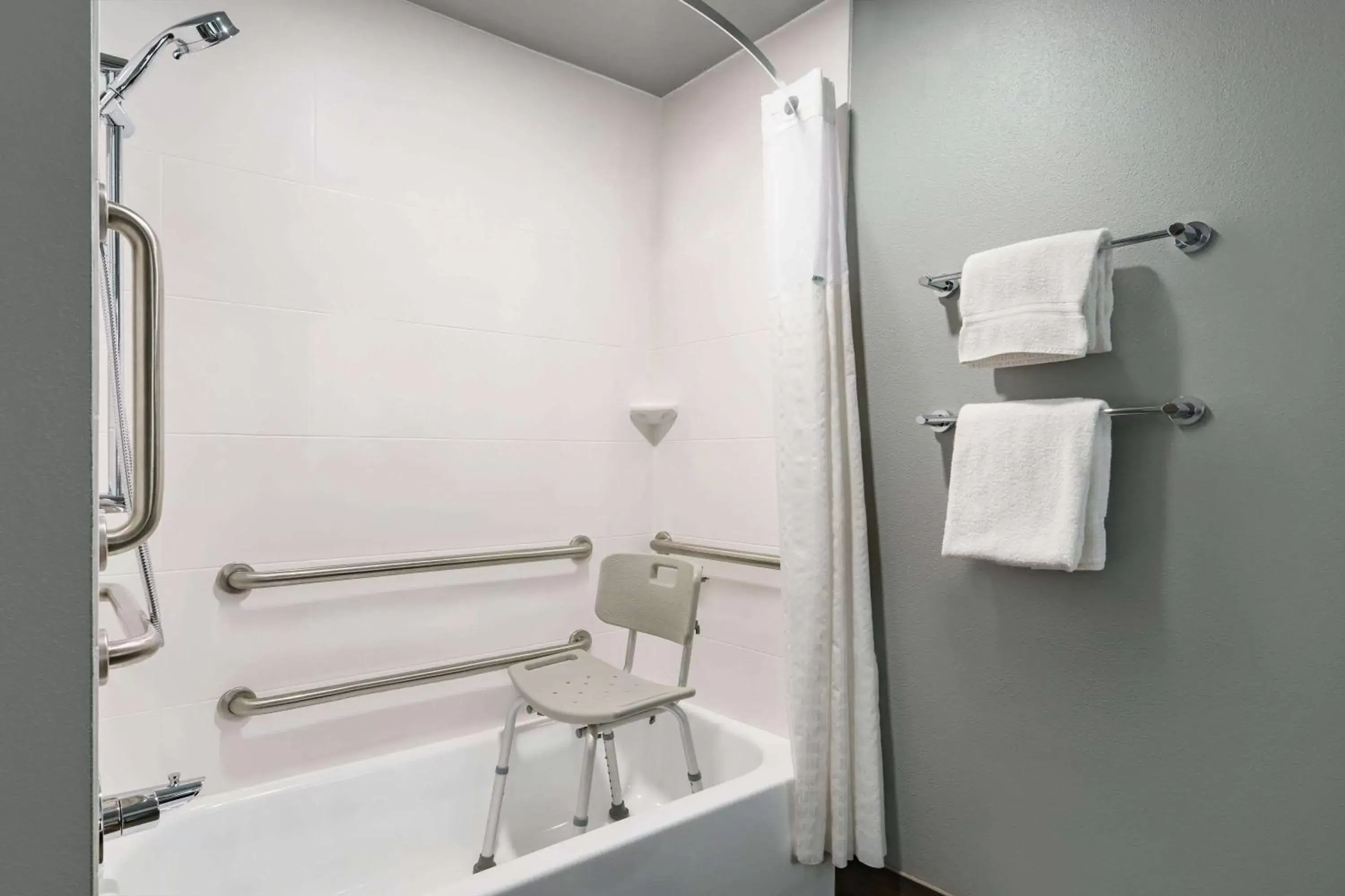Shower, Bathroom in La Quinta Inn & Suites by Wyndham Springfield